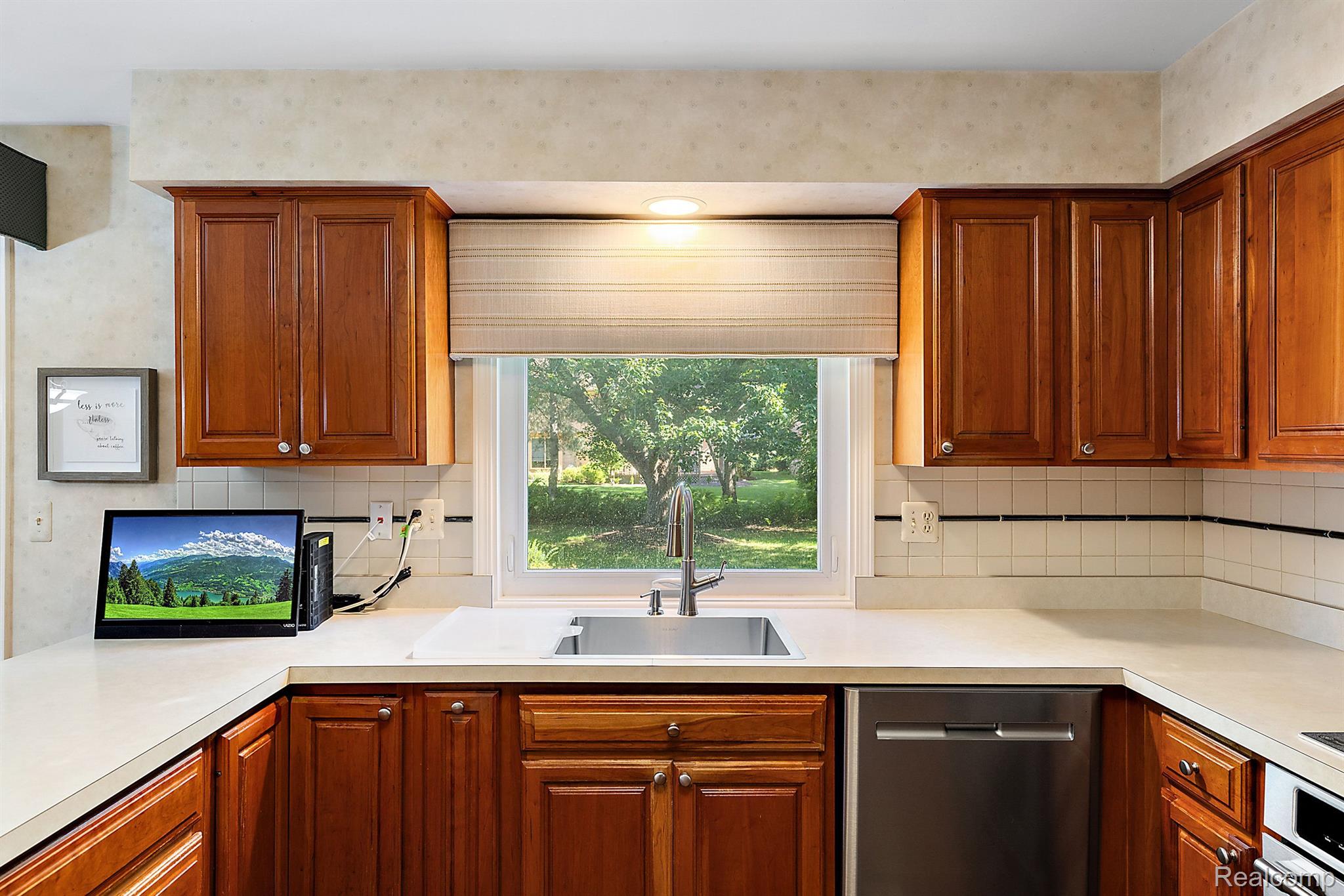 8282 WOODSPUR Drive