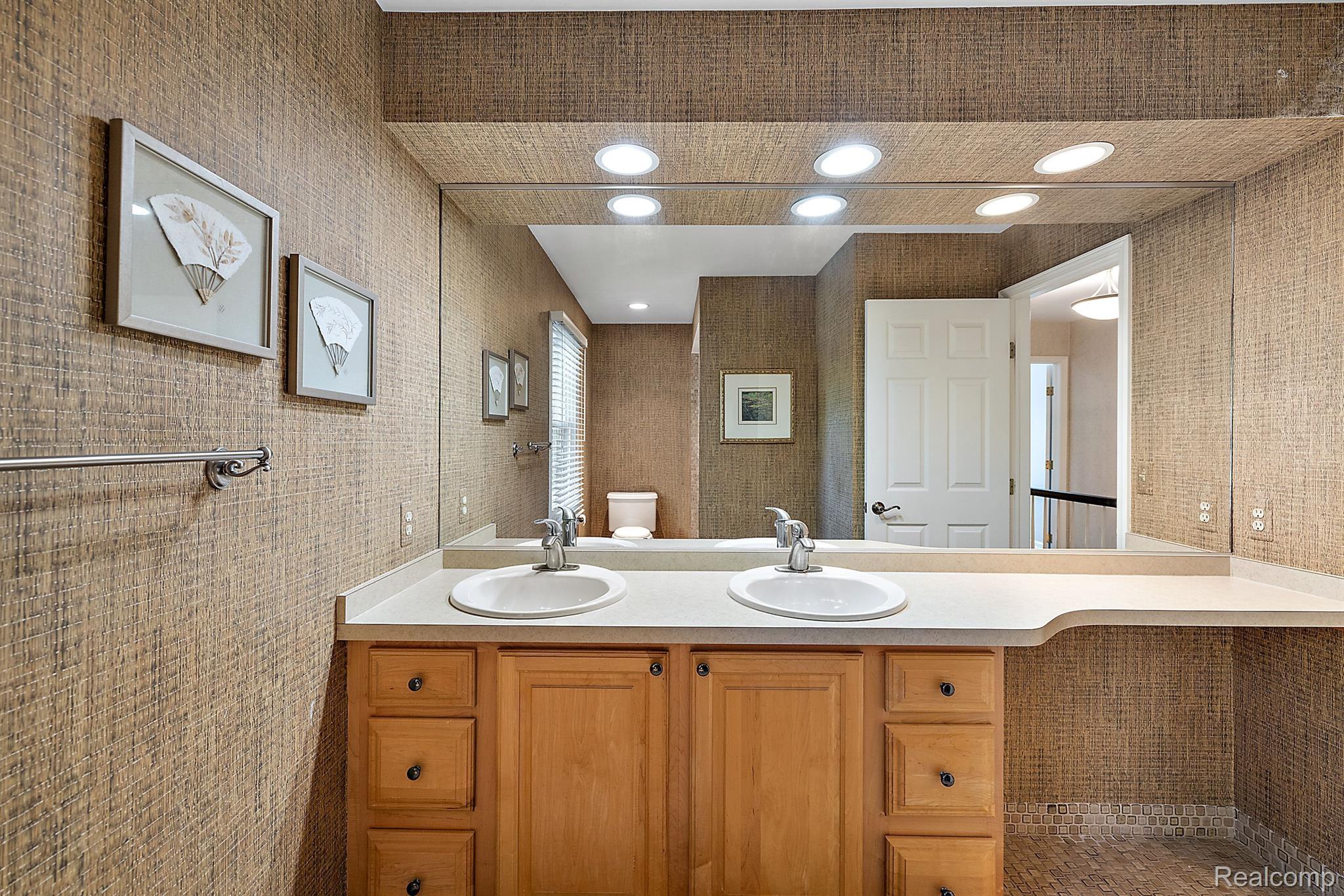 8282 WOODSPUR Drive