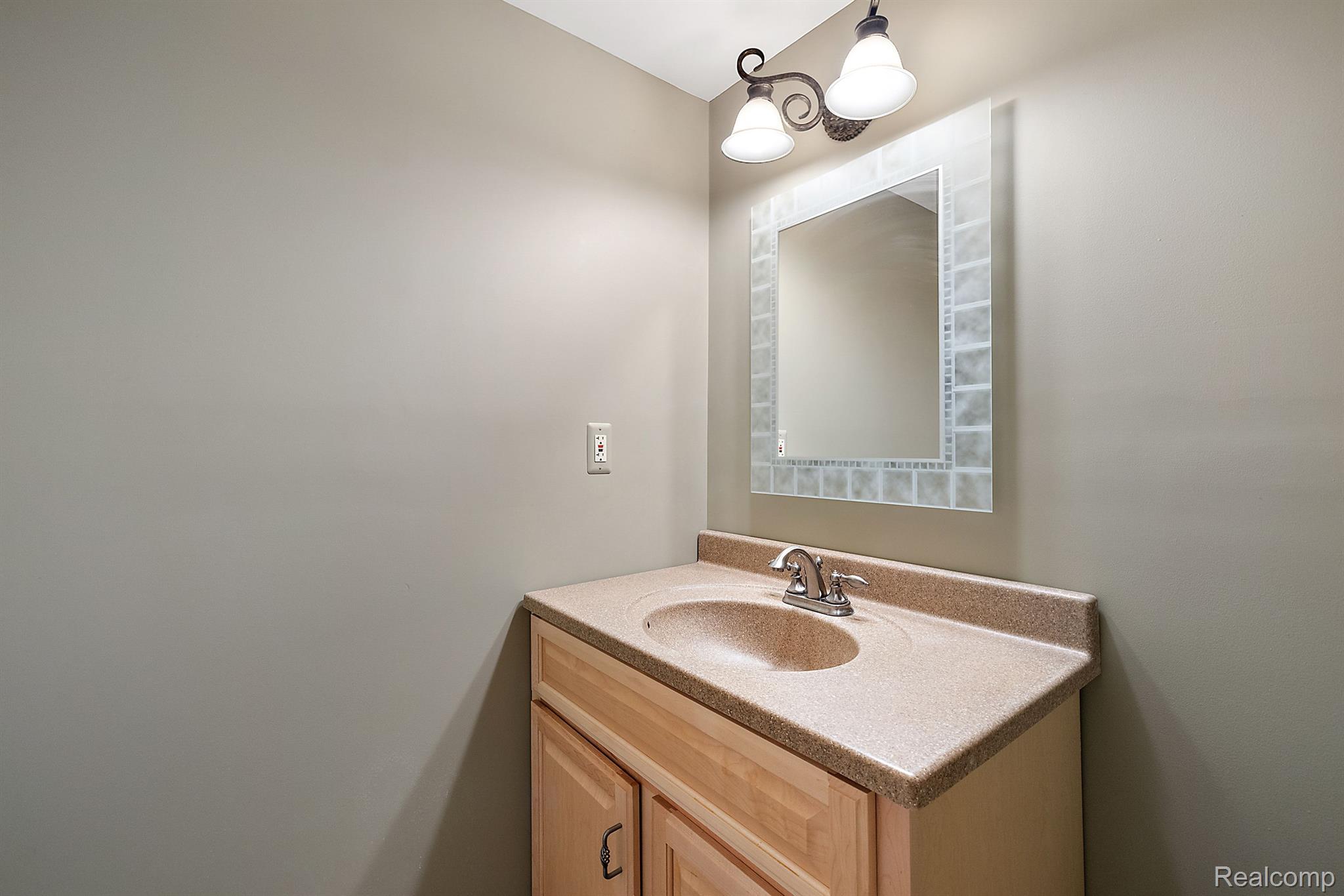 8282 WOODSPUR Drive
