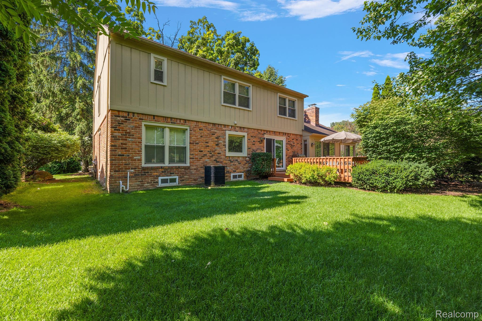 8282 WOODSPUR Drive