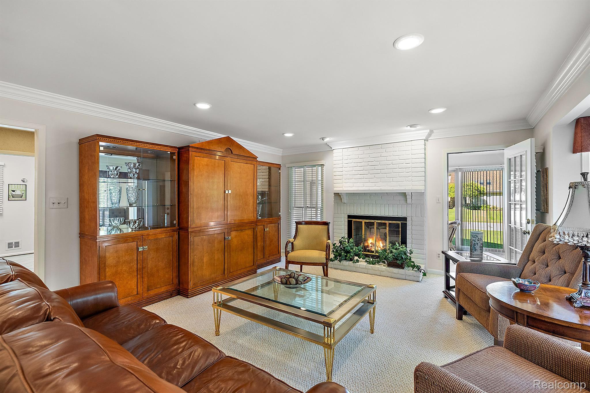 8282 WOODSPUR Drive