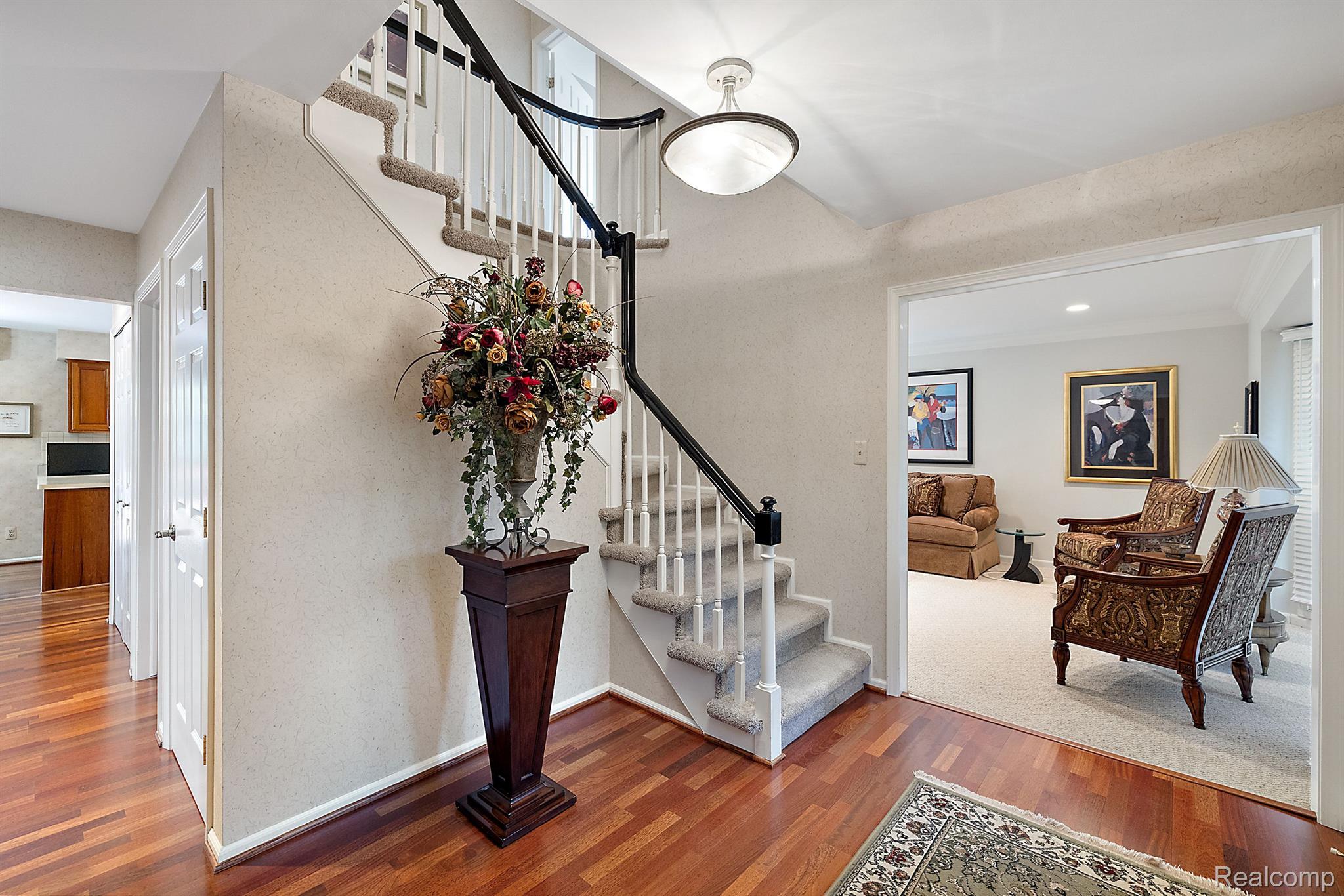 8282 WOODSPUR Drive
