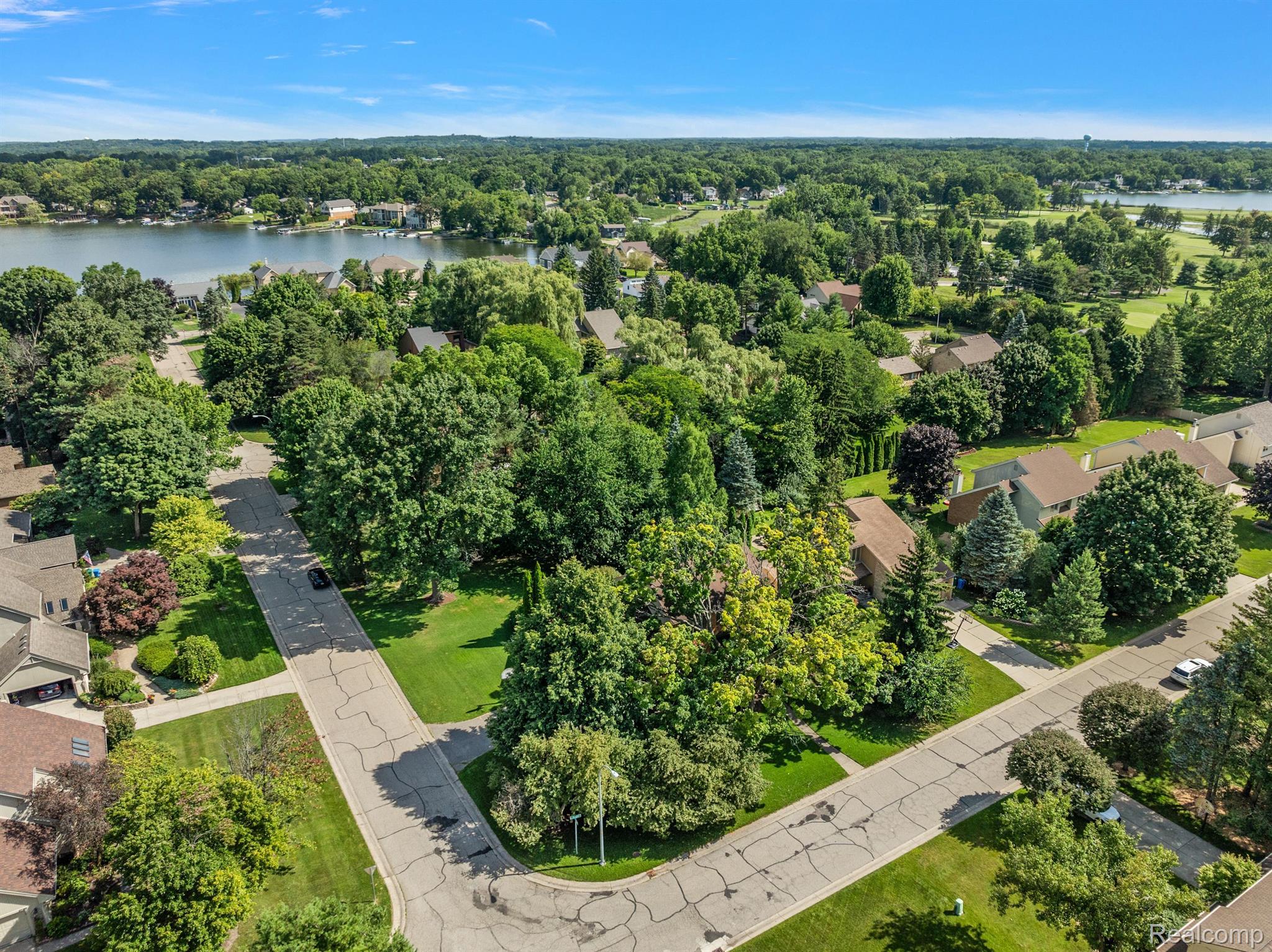 8282 WOODSPUR Drive
