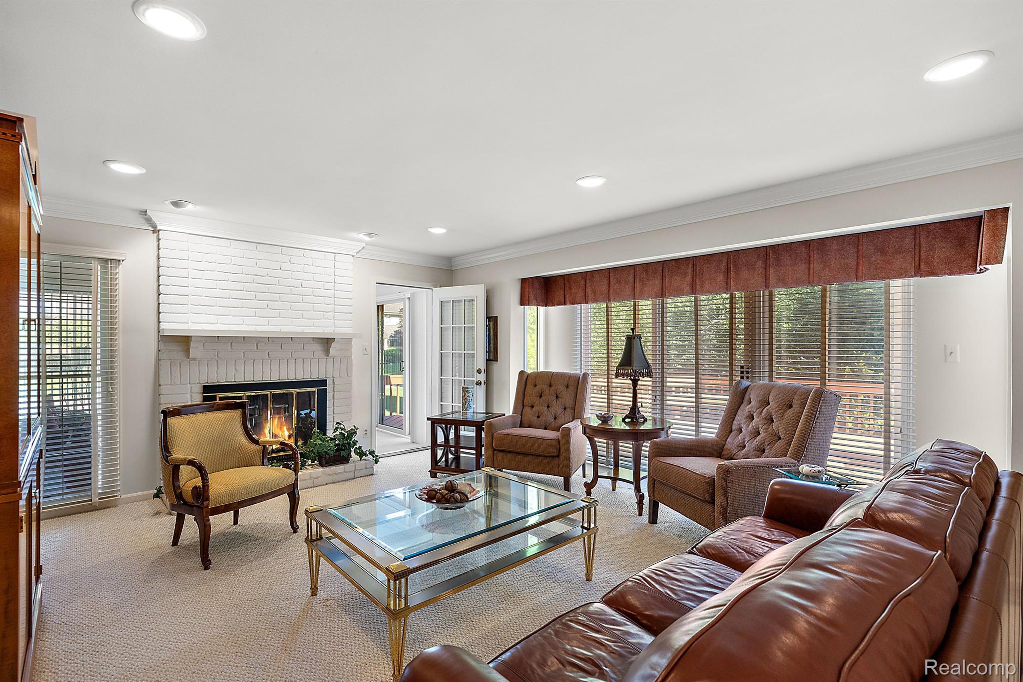 8282 WOODSPUR Drive