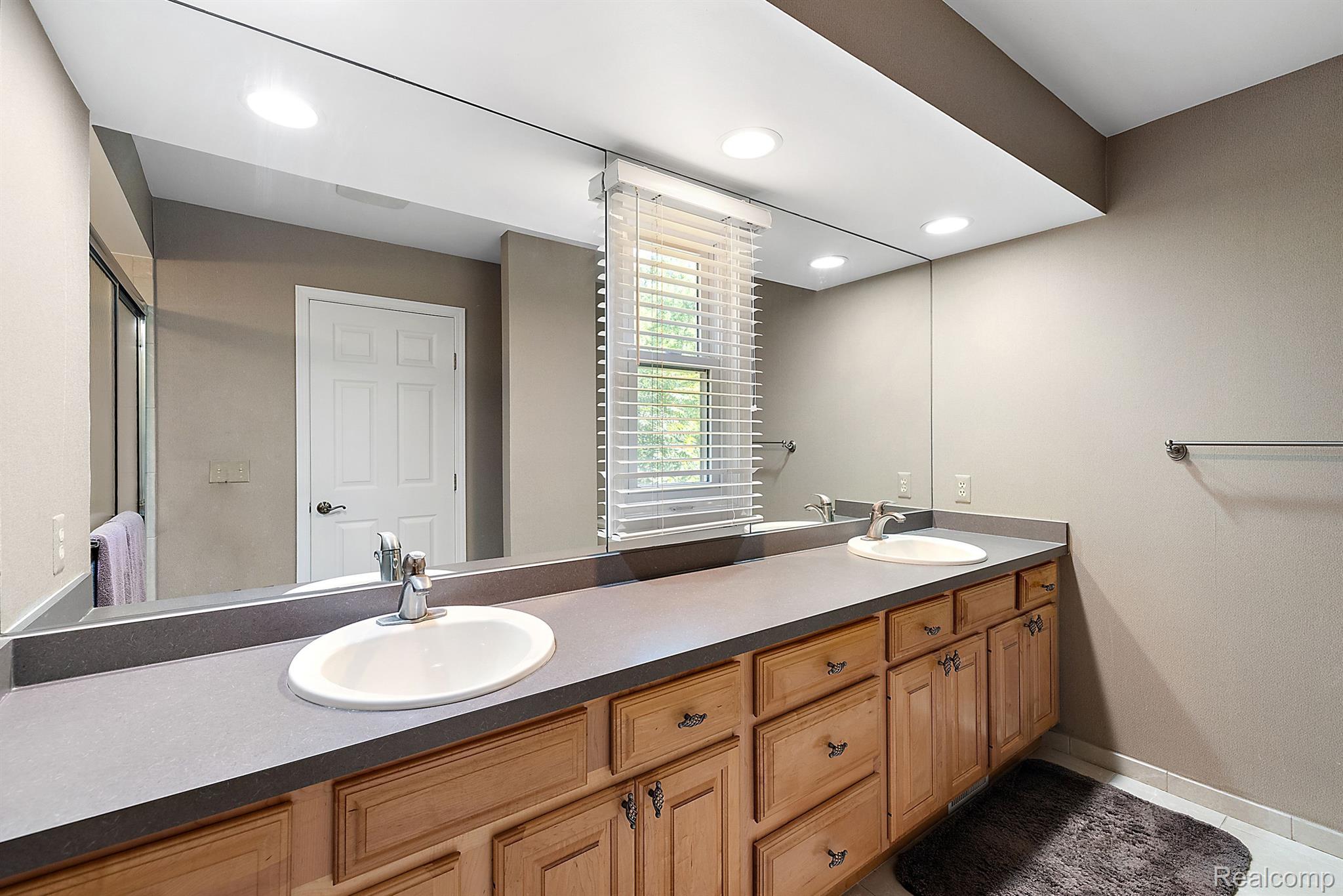 8282 WOODSPUR Drive