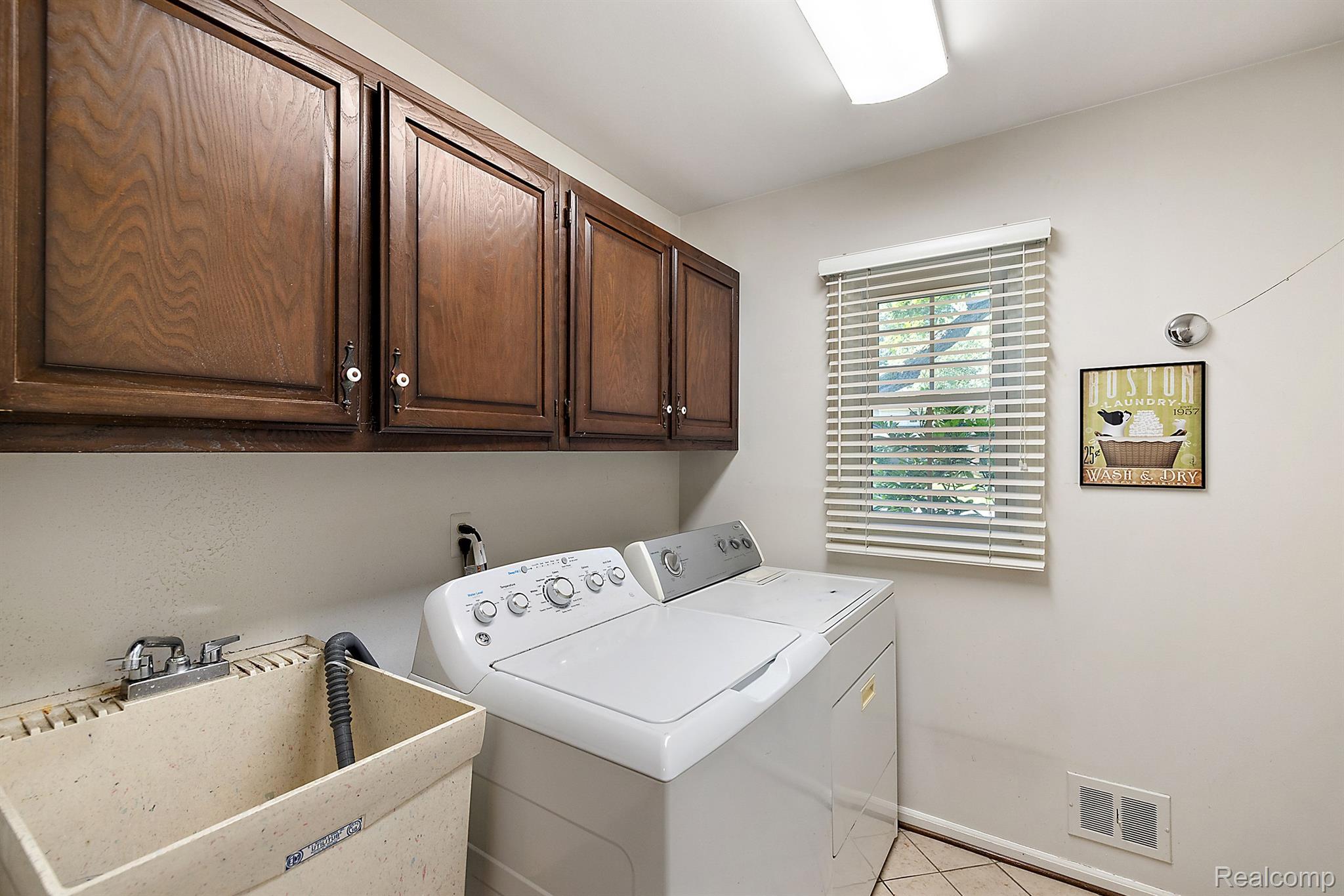 8282 WOODSPUR Drive
