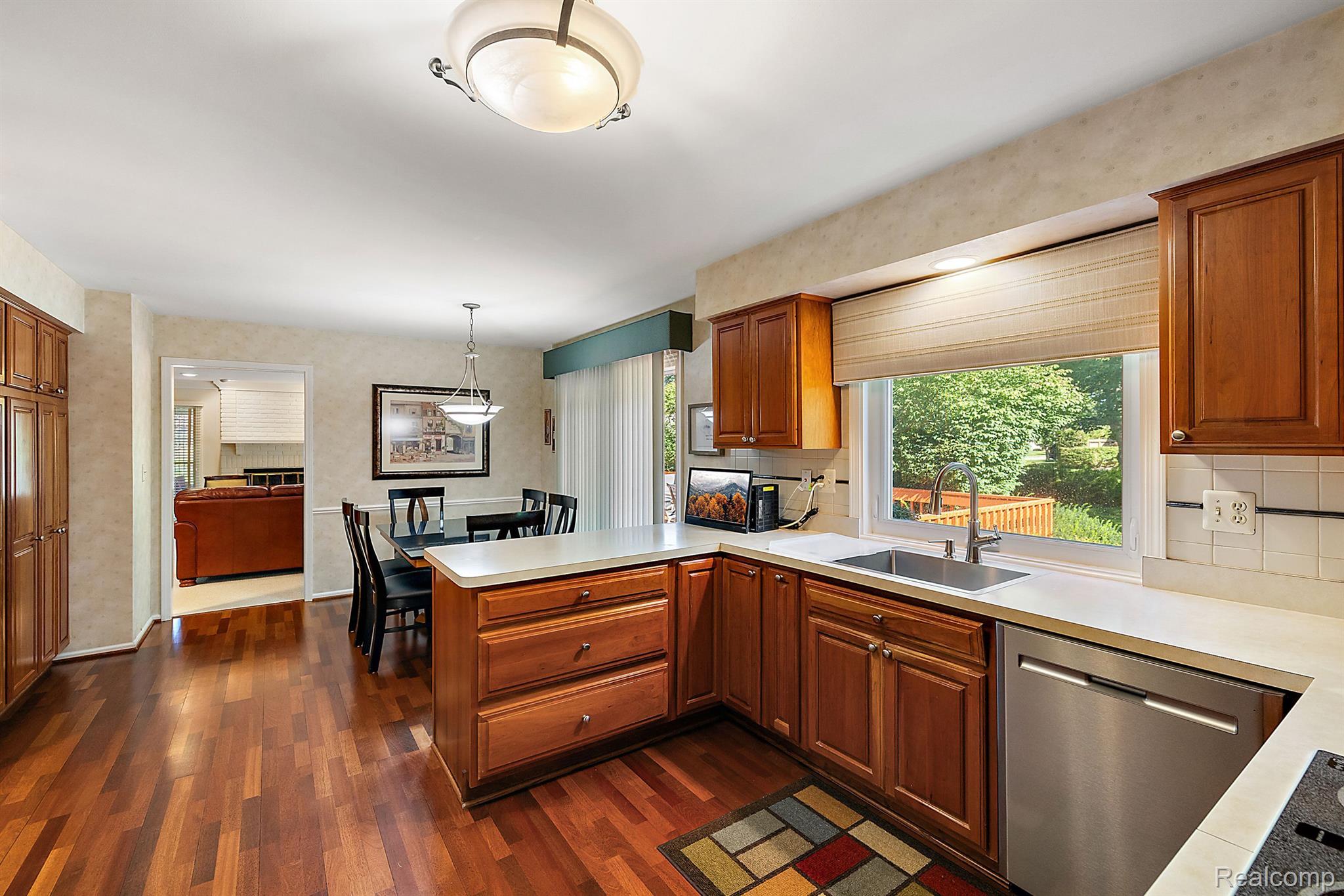 8282 WOODSPUR Drive
