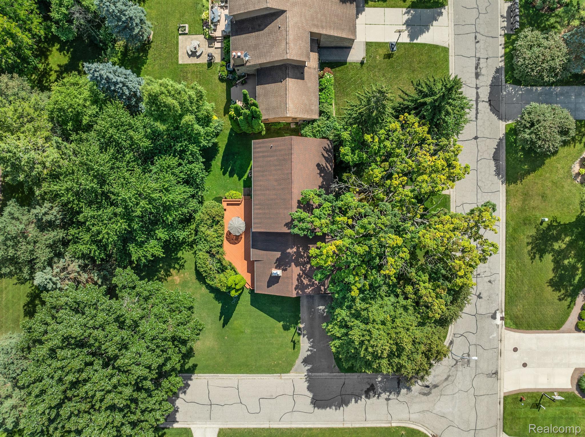 8282 WOODSPUR Drive