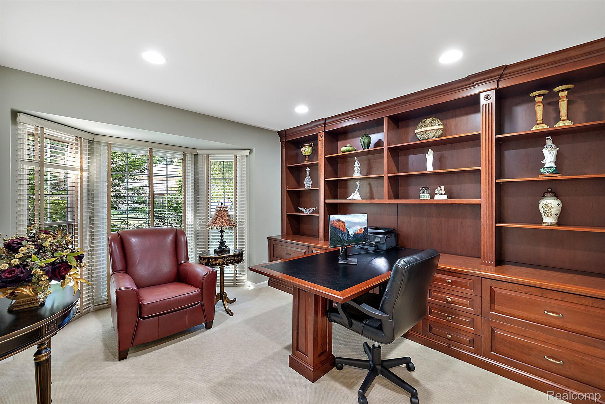 8282 WOODSPUR Drive