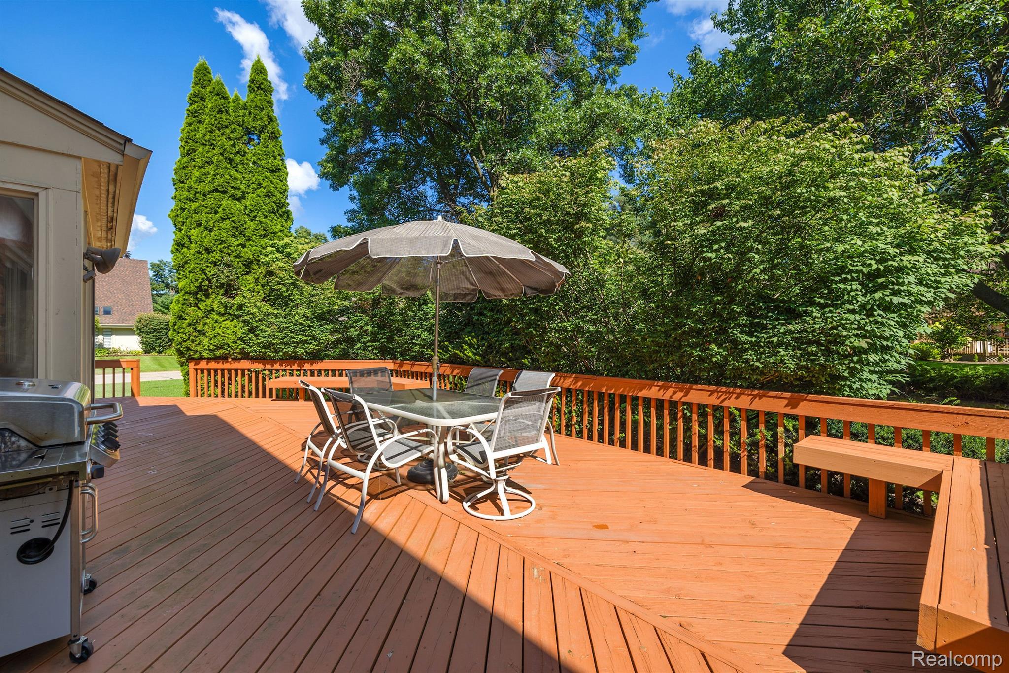 8282 WOODSPUR Drive