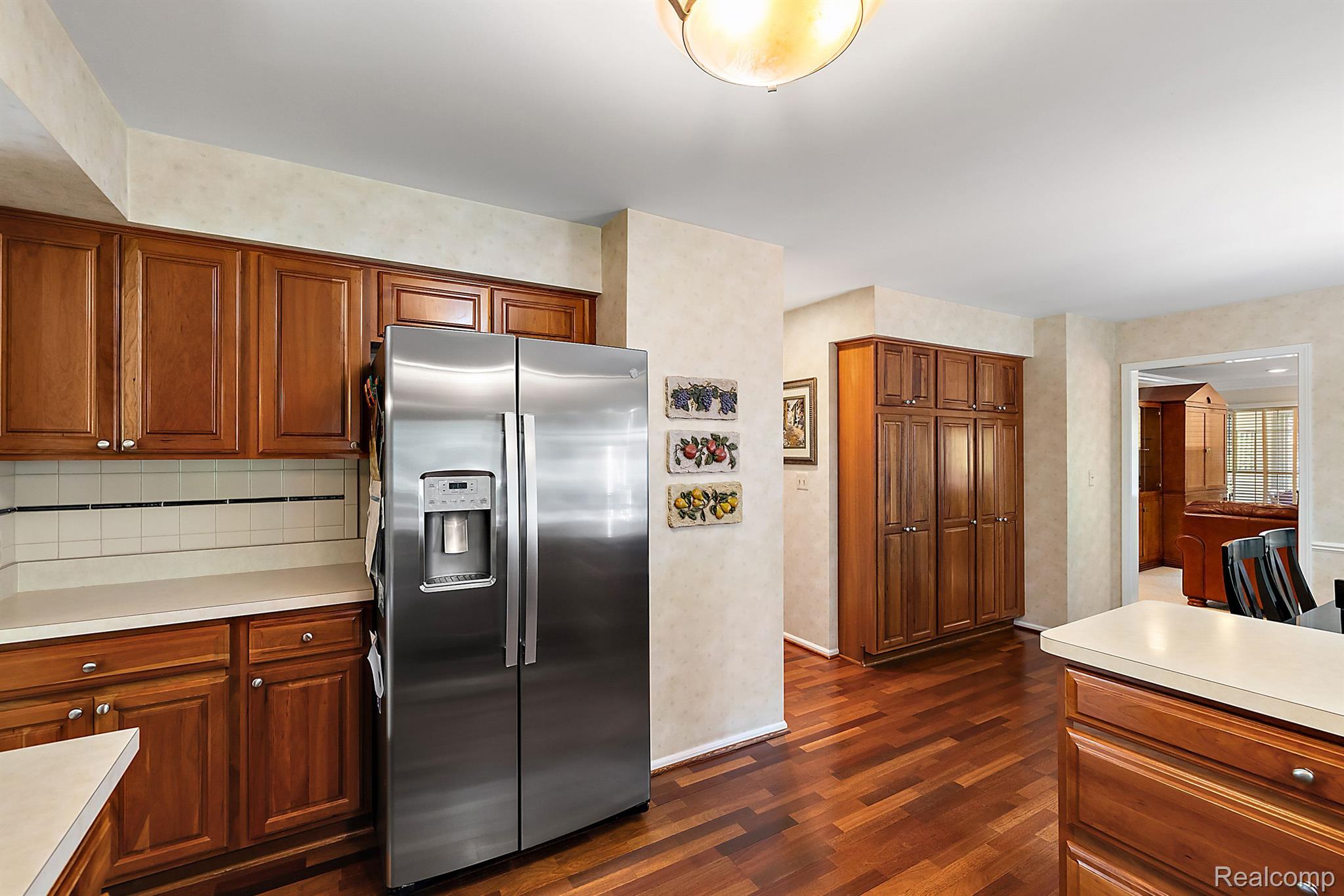 8282 WOODSPUR Drive