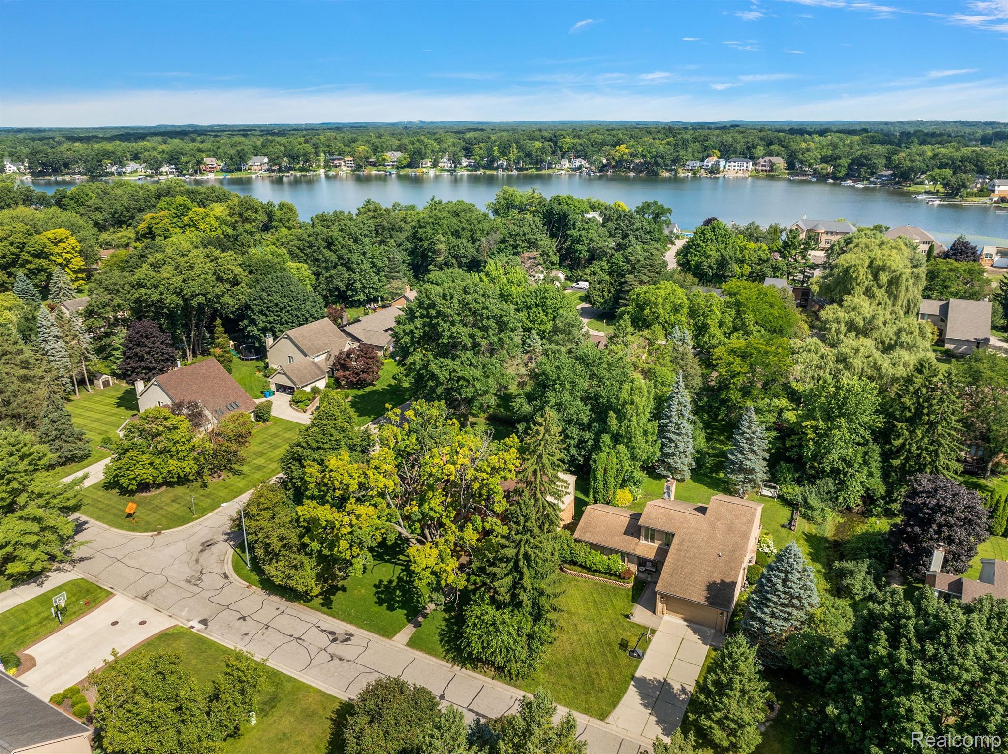 8282 WOODSPUR Drive