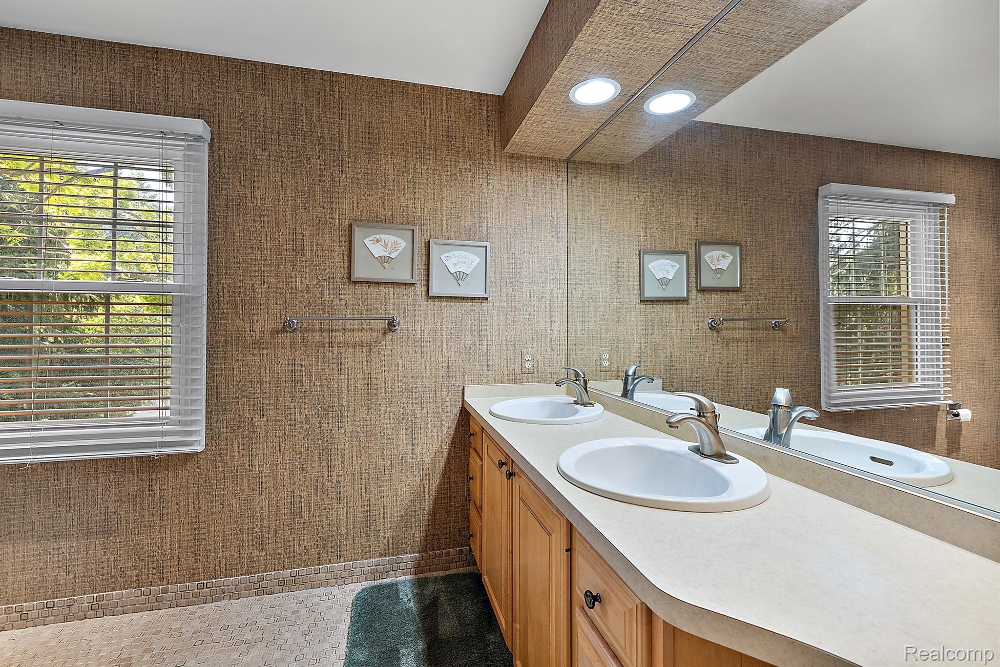 8282 WOODSPUR Drive