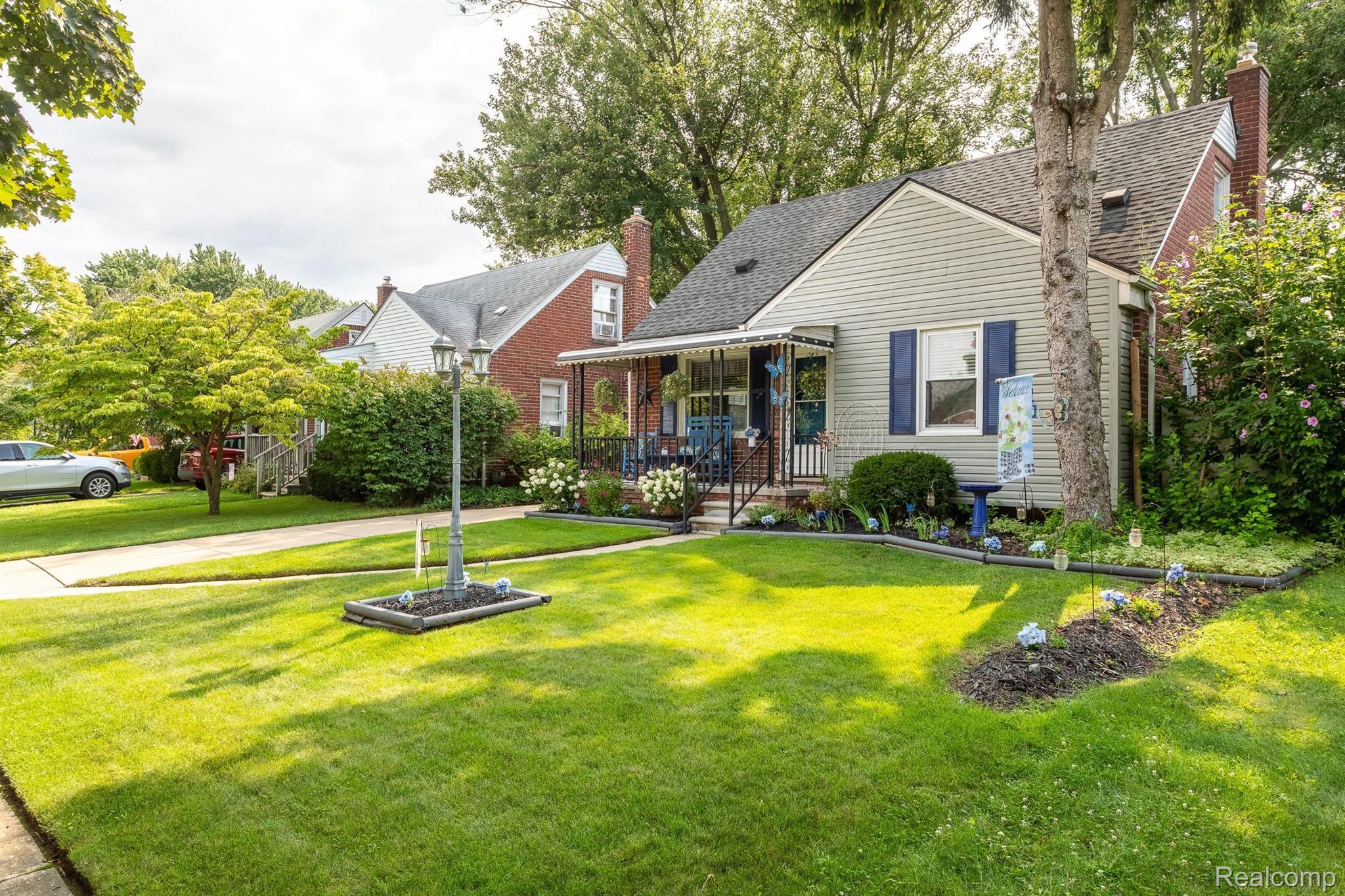 3219 N Vermont Avenue