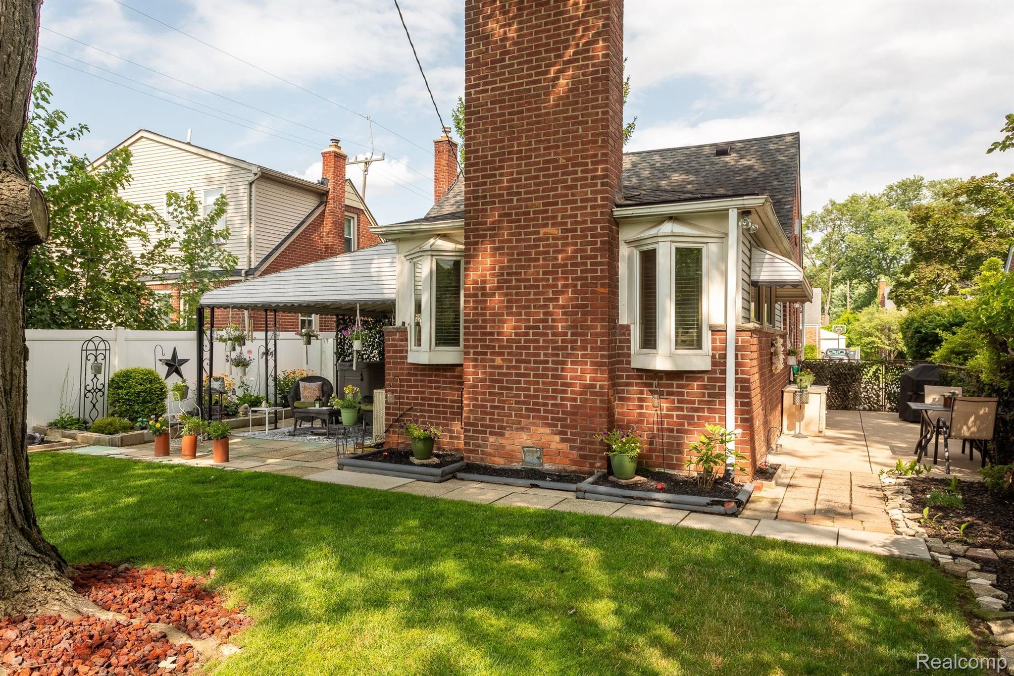 3219 N Vermont Avenue