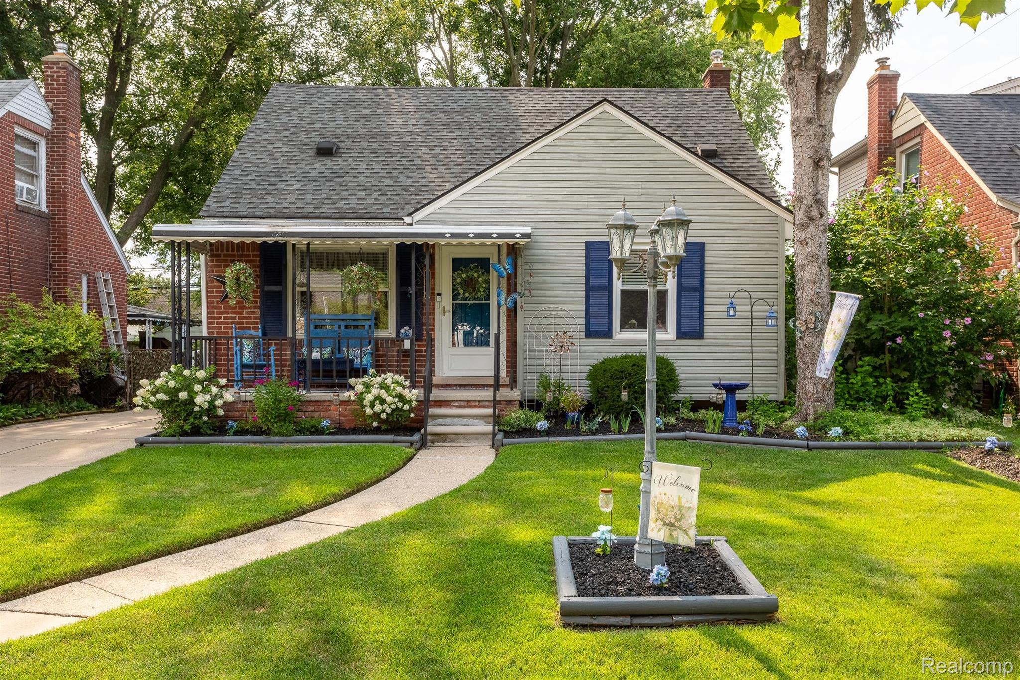 3219 N Vermont Avenue