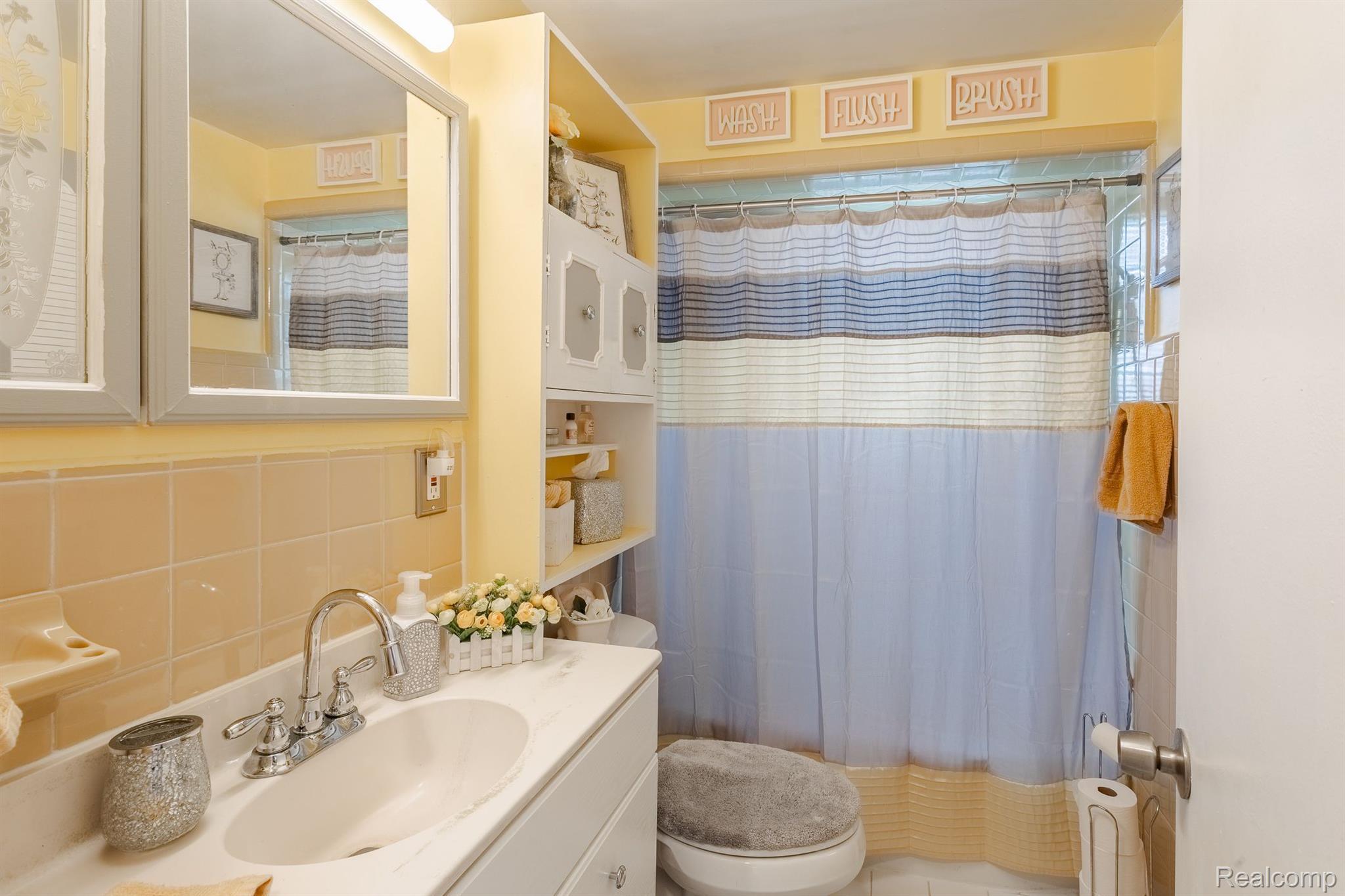 3219 N Vermont Avenue