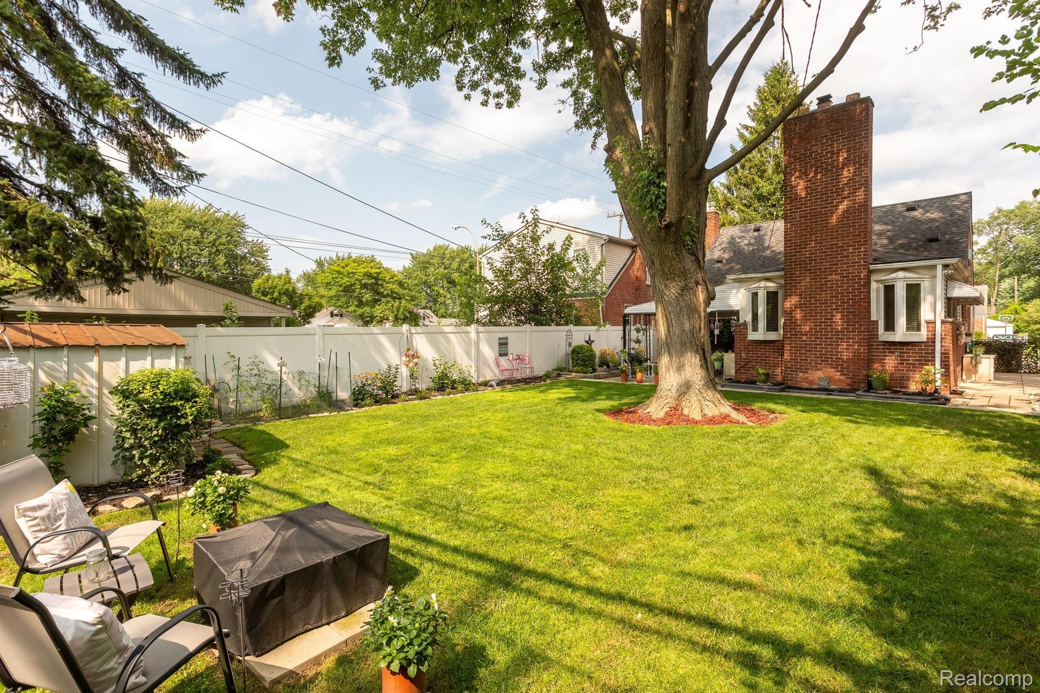 3219 N Vermont Avenue