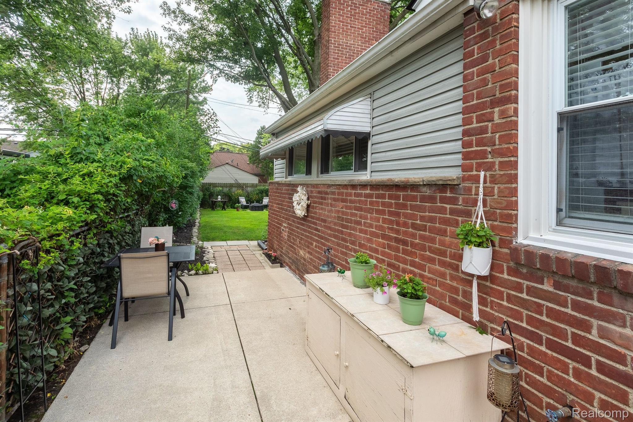 3219 N Vermont Avenue