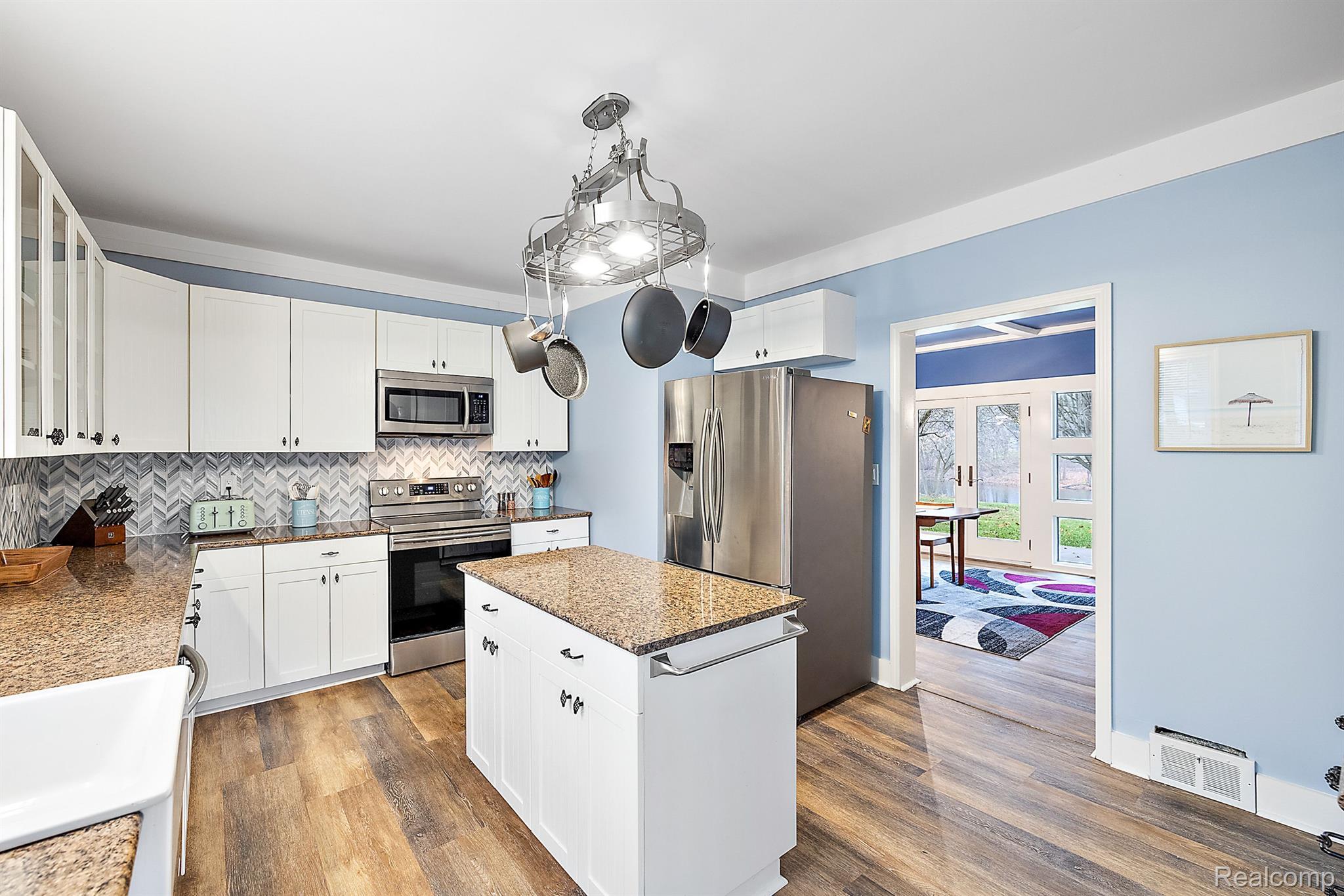 6992 Biscayne Avenue