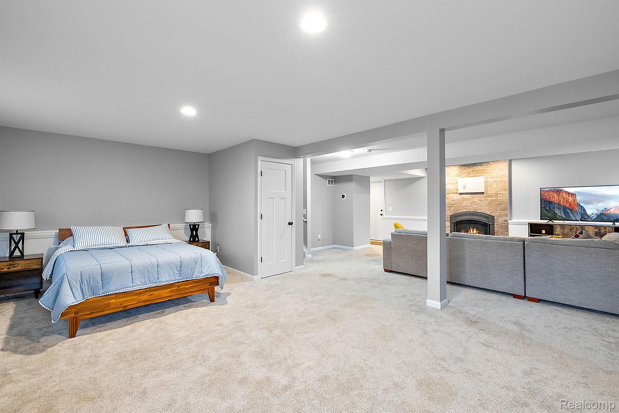 6992 Biscayne Avenue