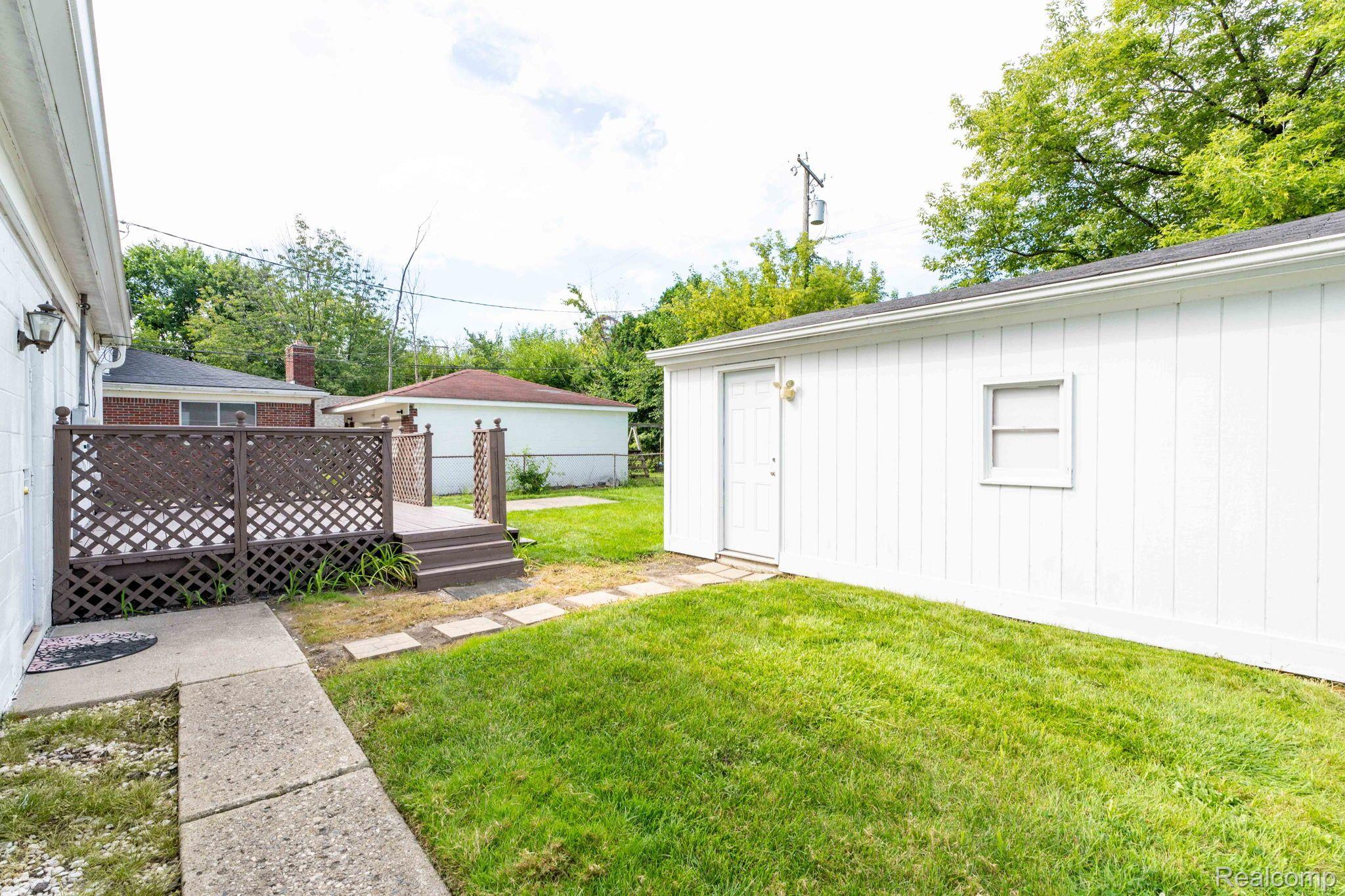 20075 Roscommon Street