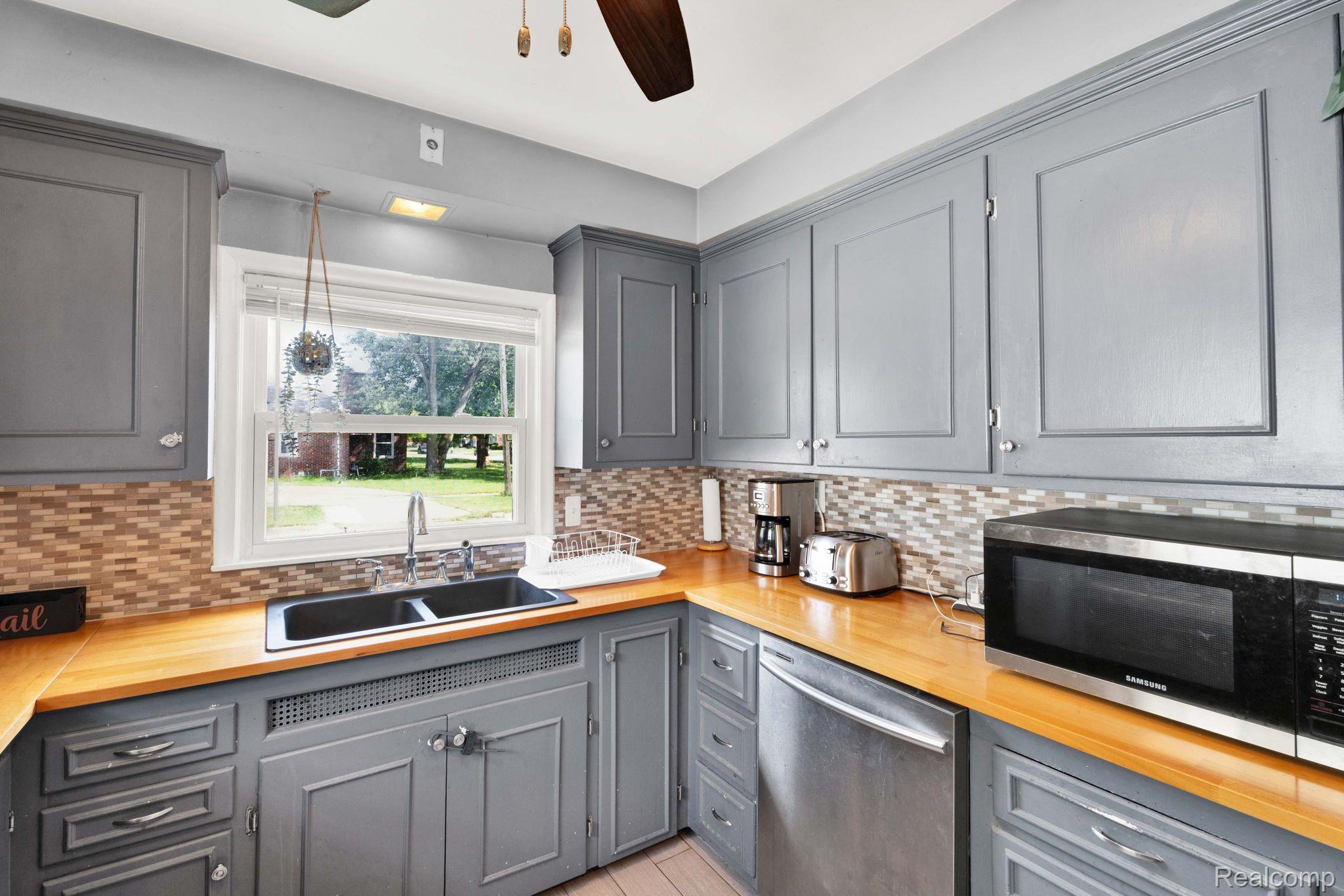 20075 Roscommon Street