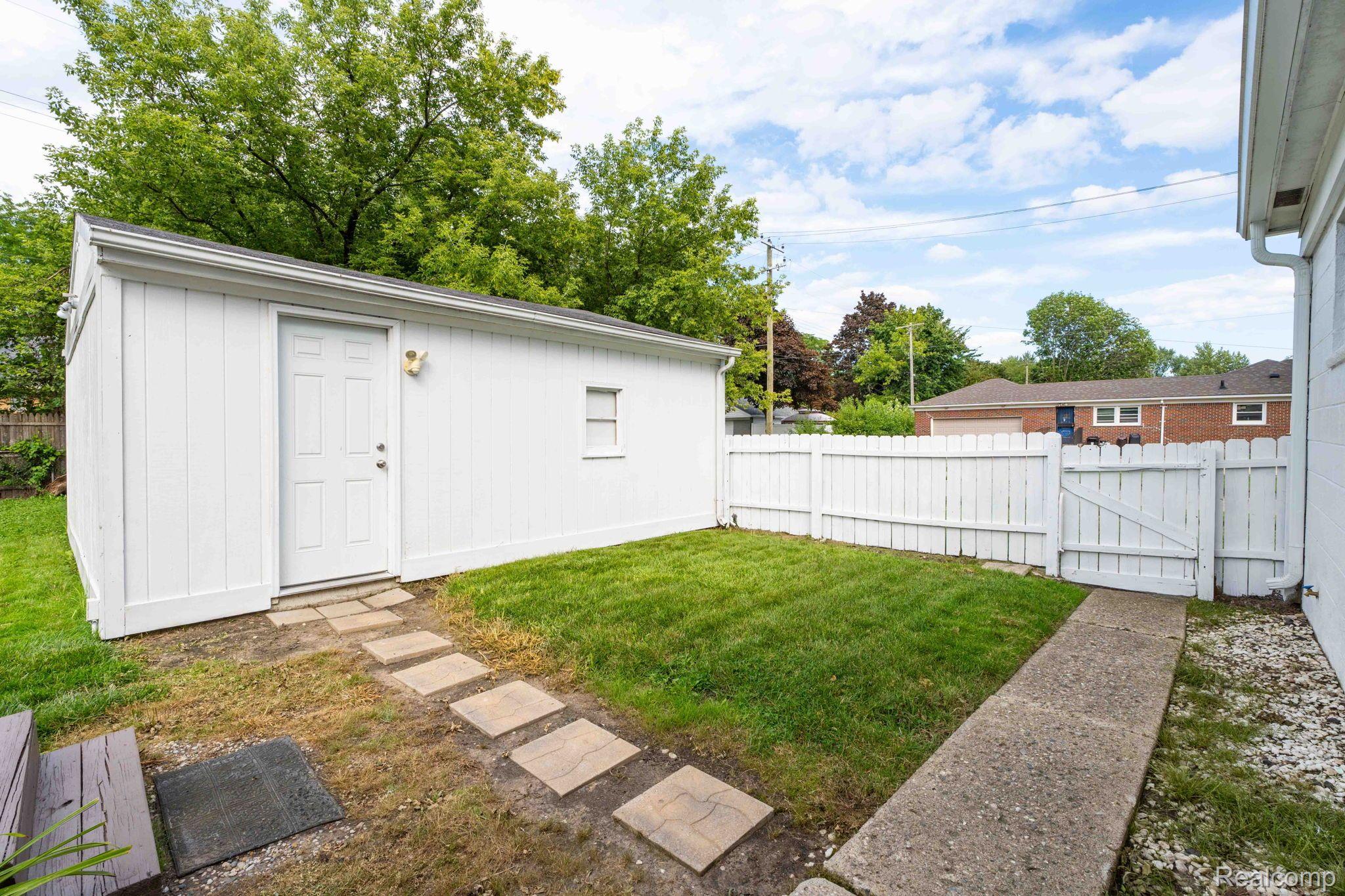 20075 Roscommon Street