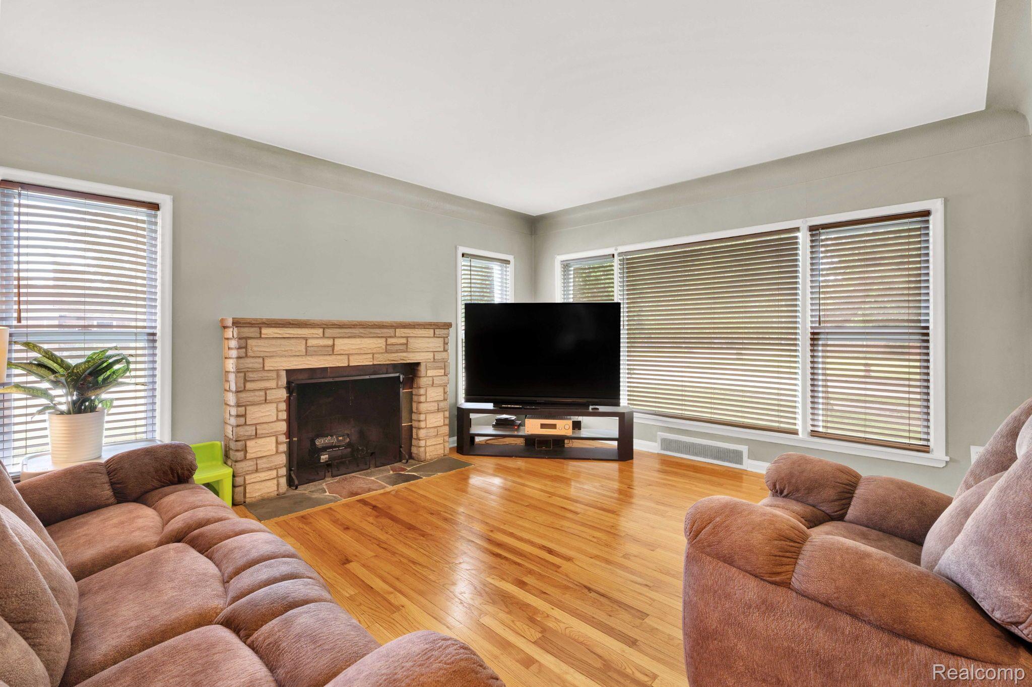 20075 Roscommon Street