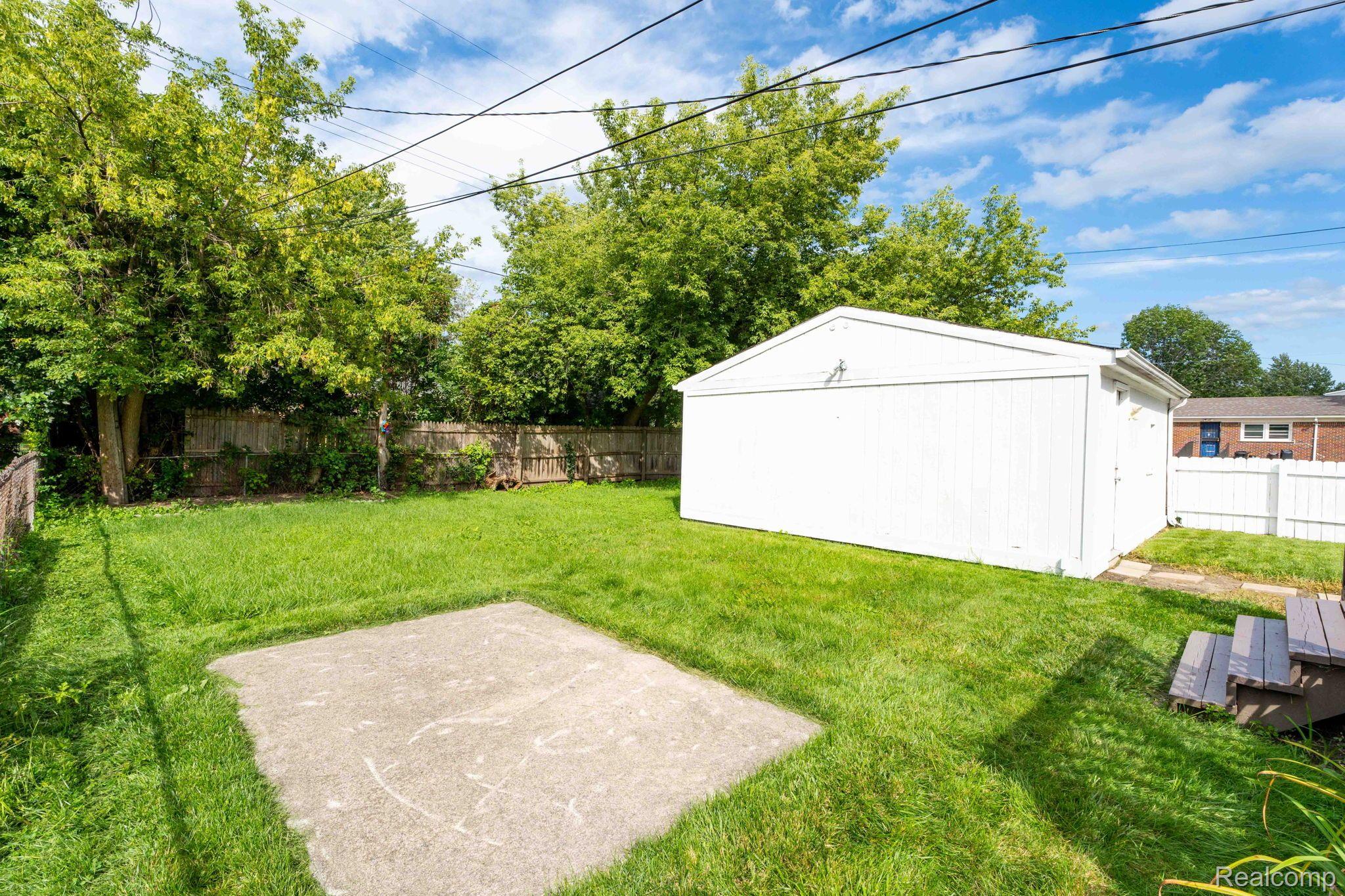 20075 Roscommon Street