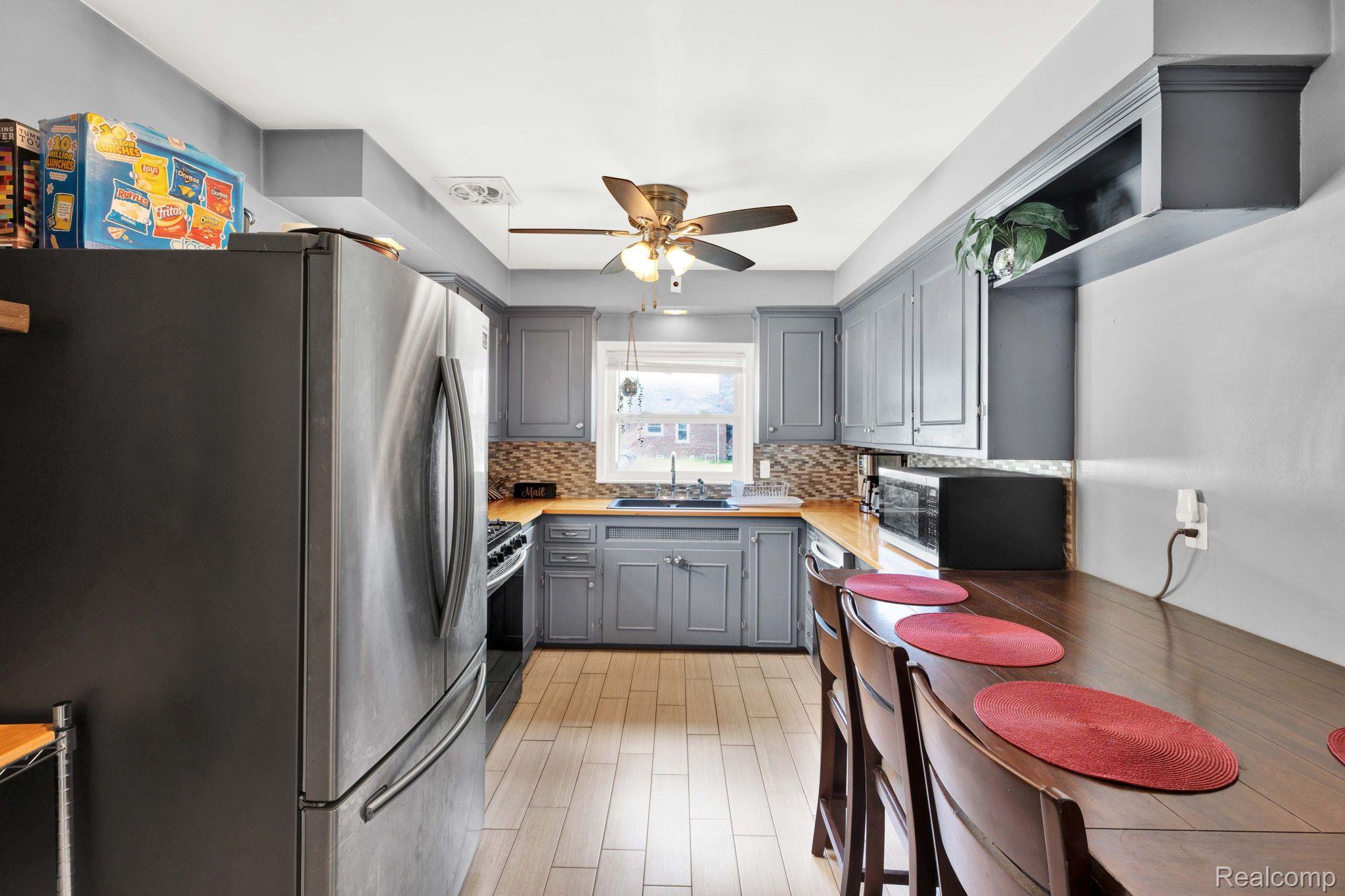 20075 Roscommon Street