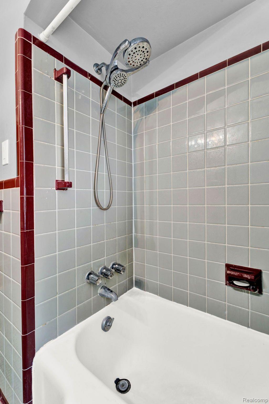 20075 Roscommon Street