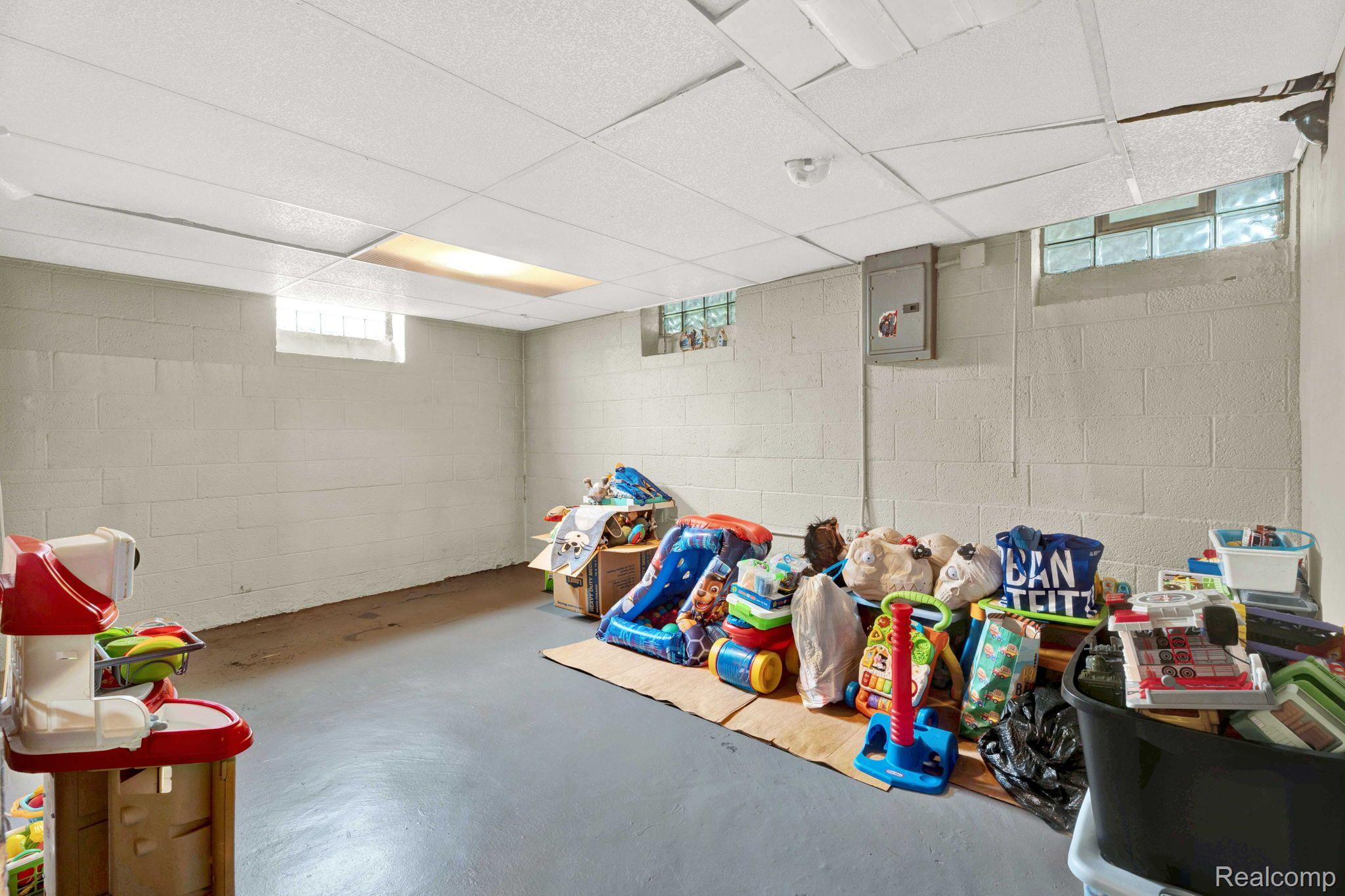 20075 Roscommon Street