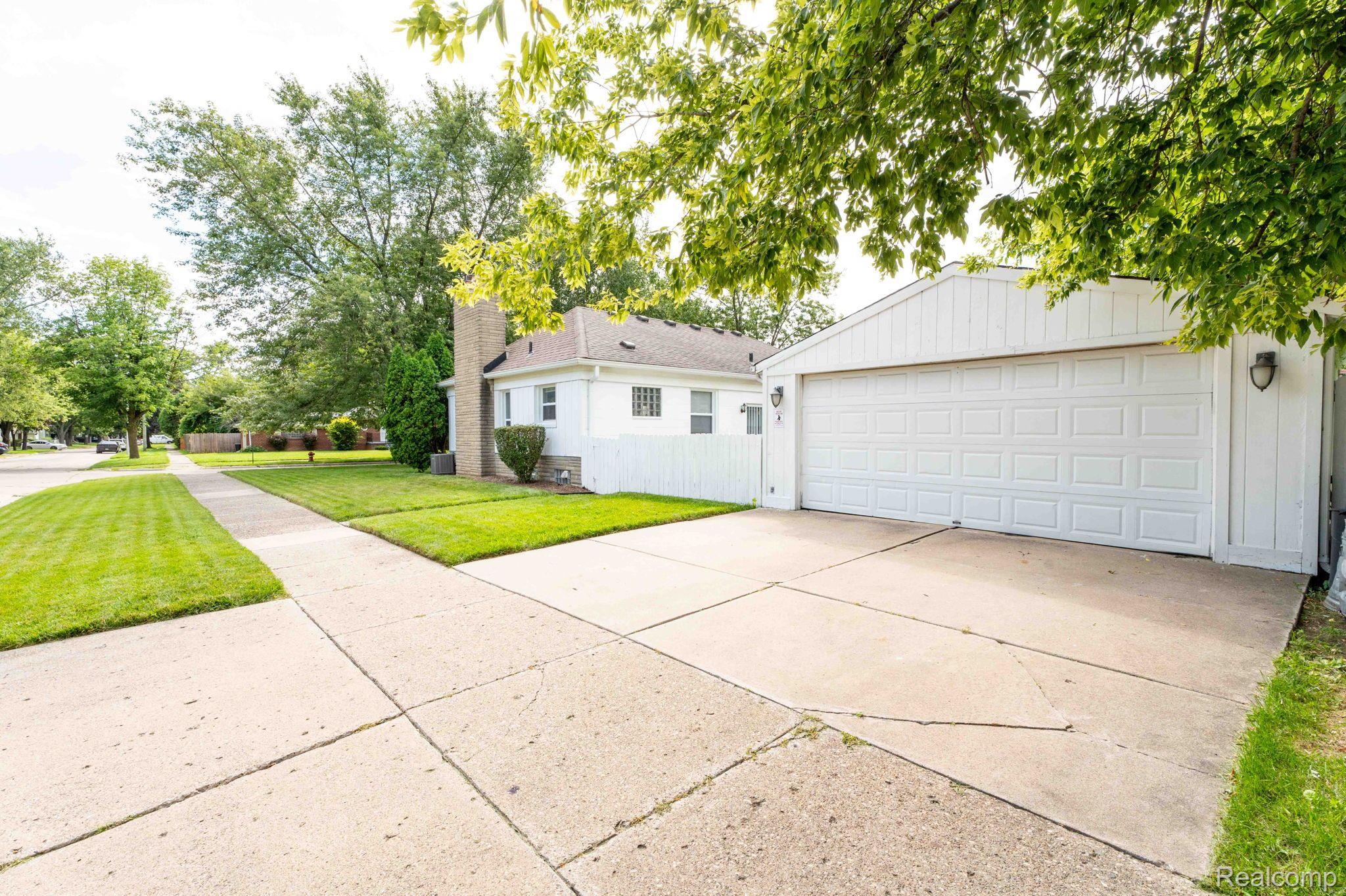 20075 Roscommon Street