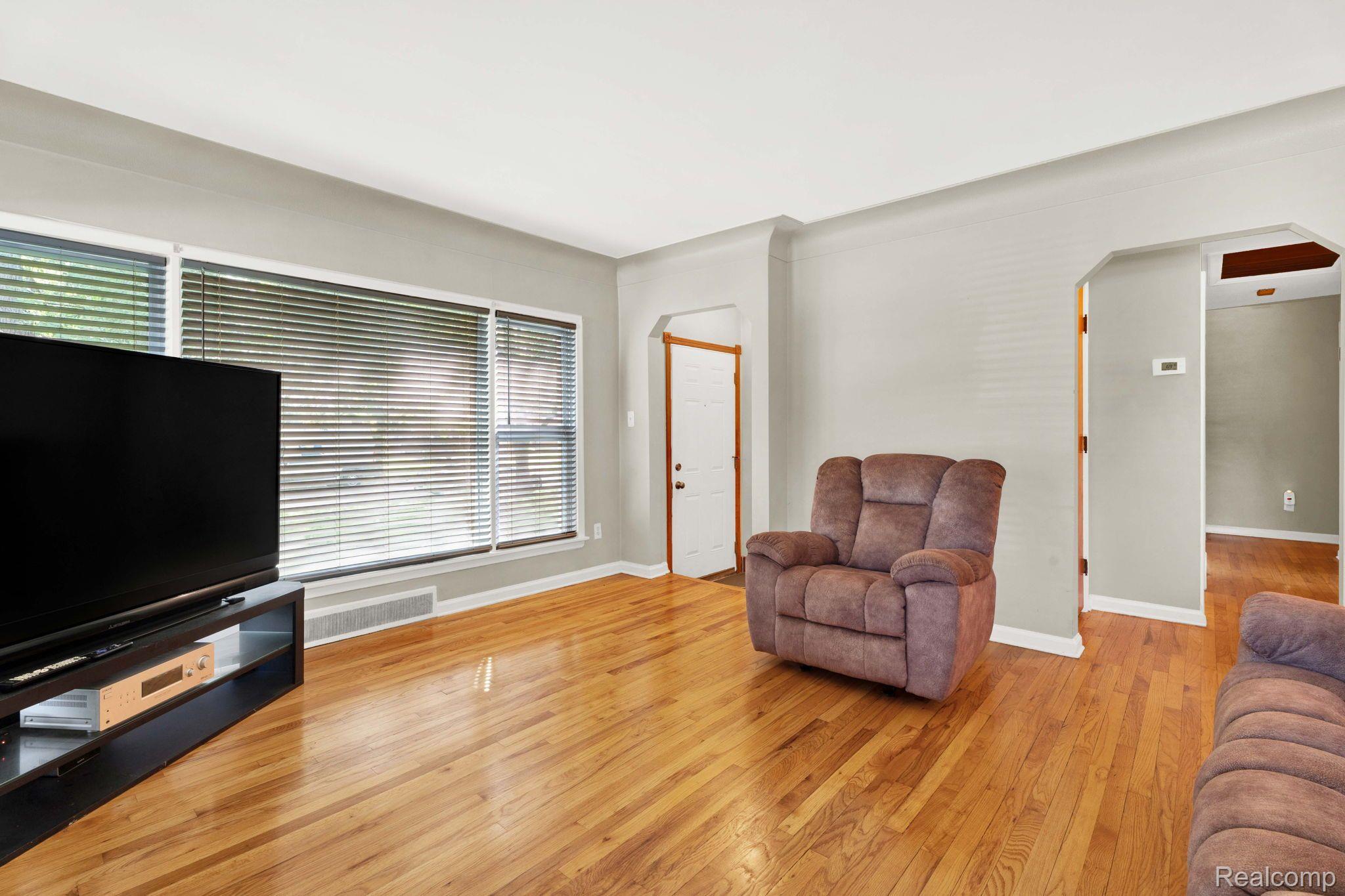 20075 Roscommon Street