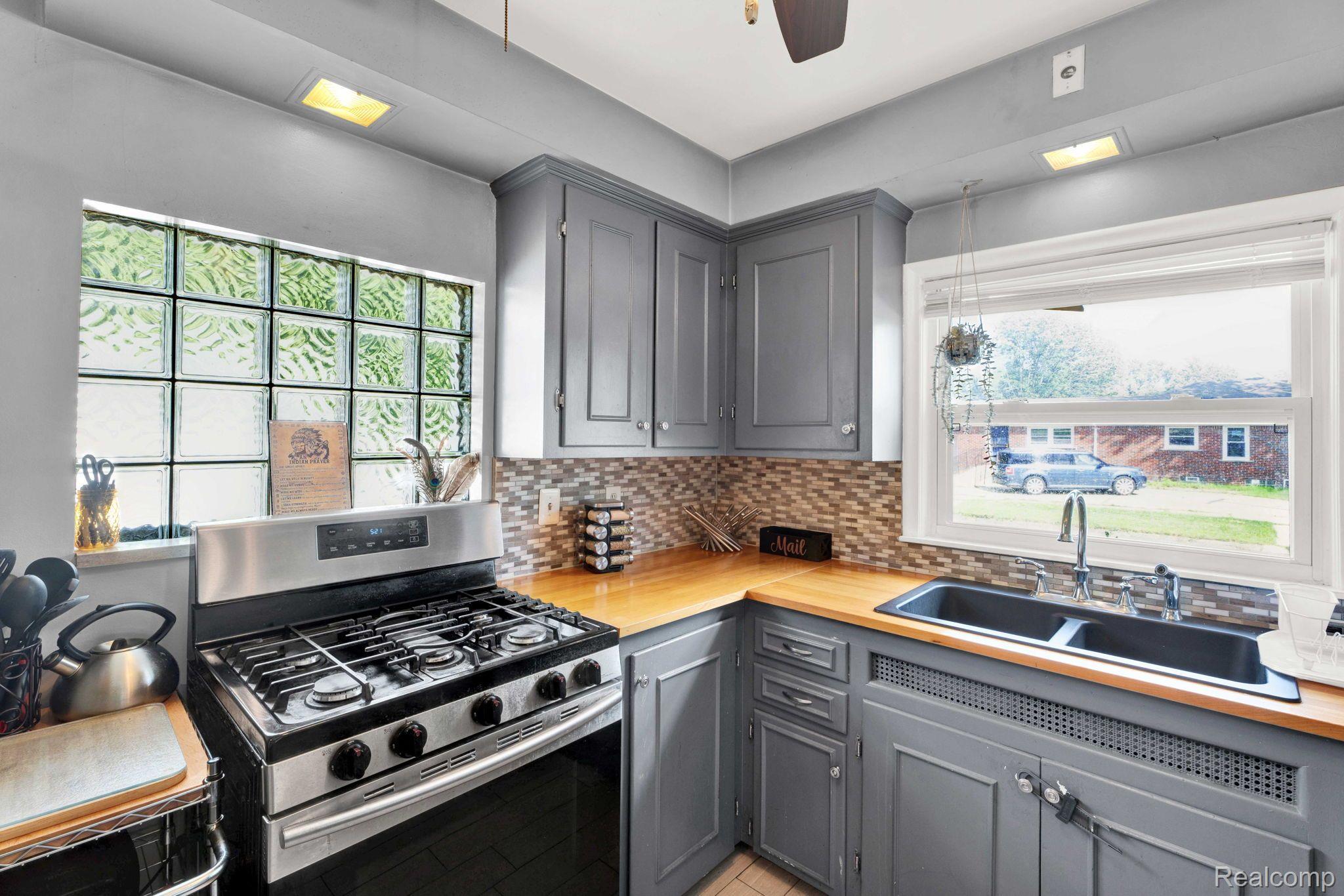 20075 Roscommon Street