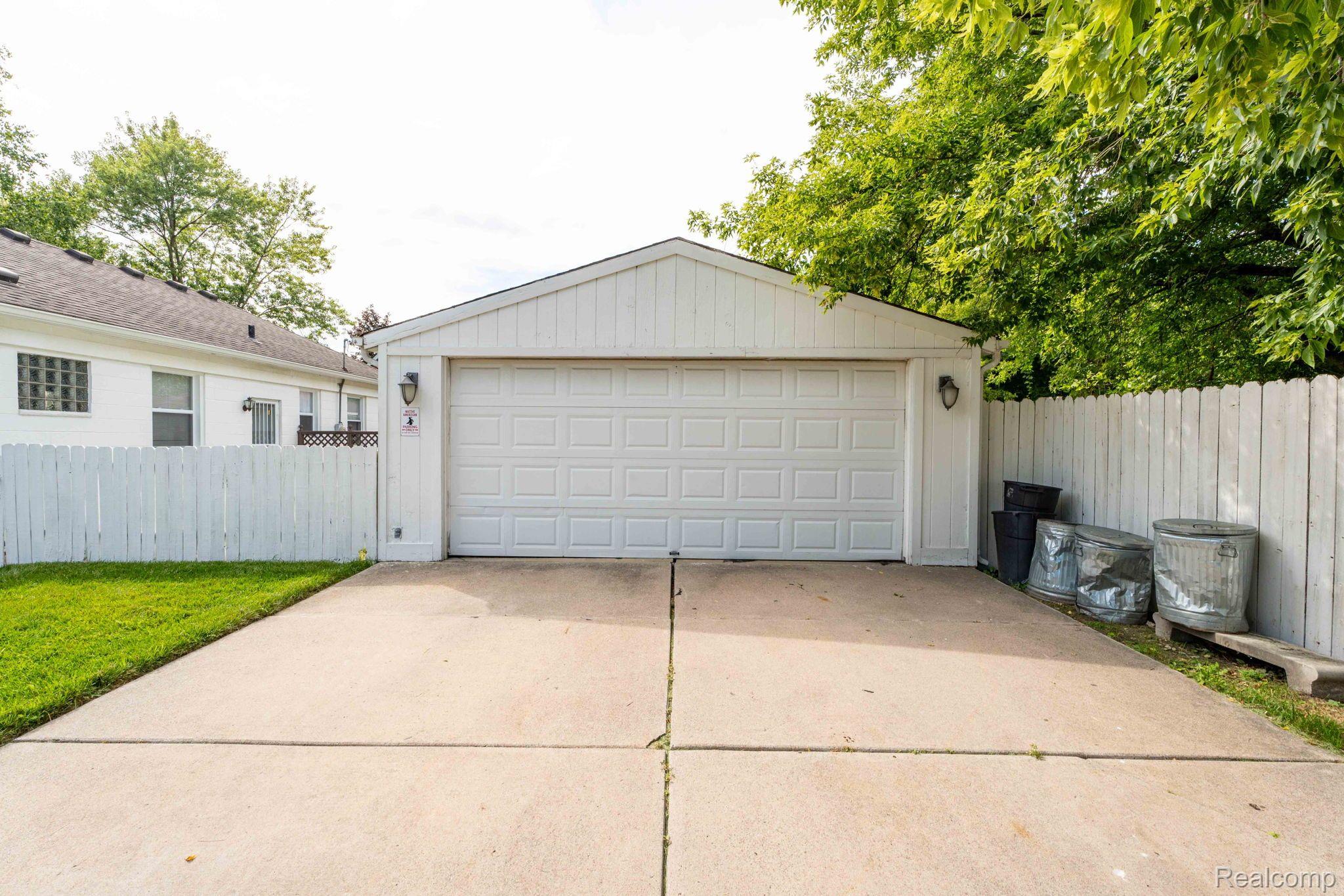 20075 Roscommon Street