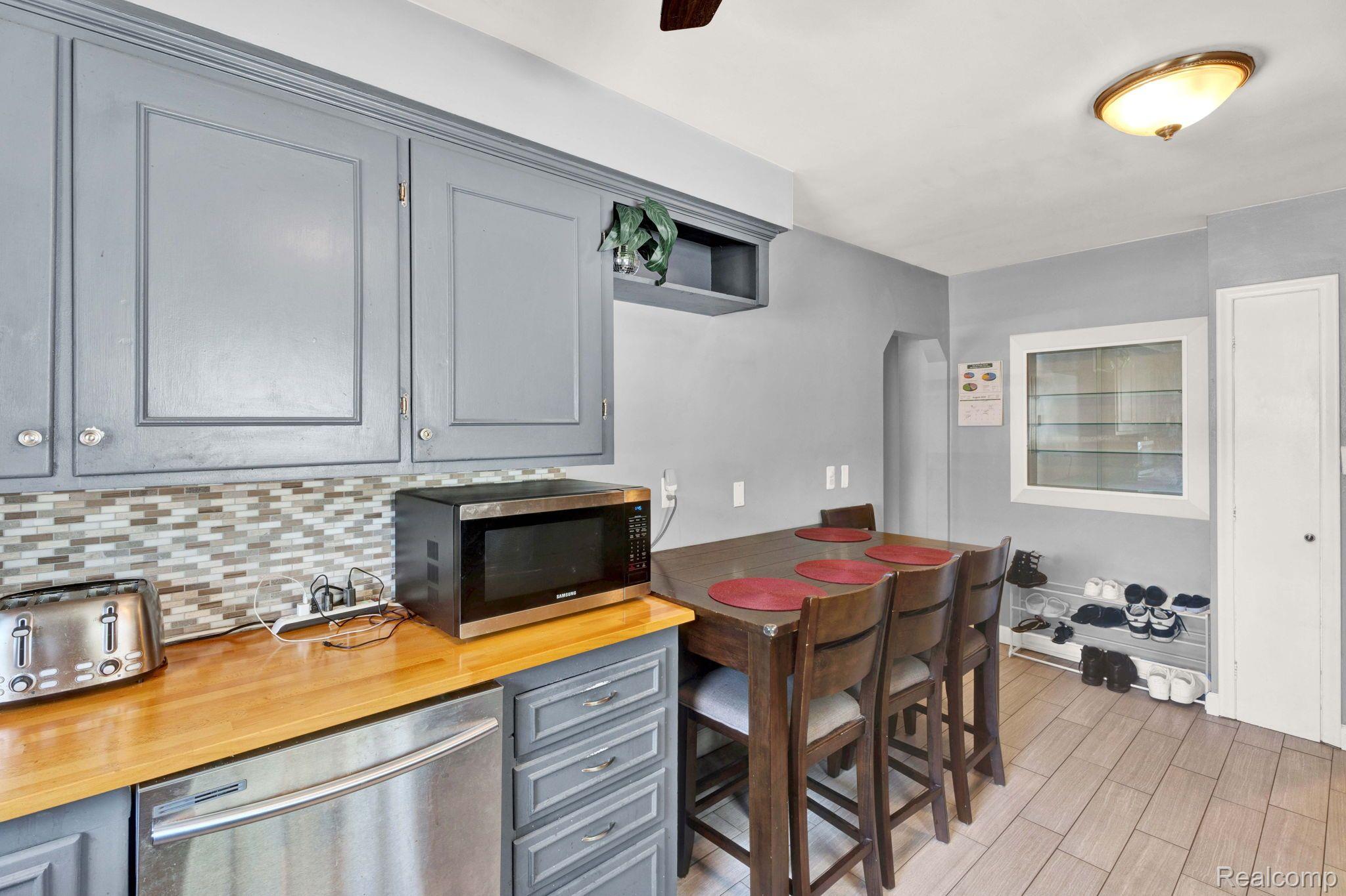 20075 Roscommon Street