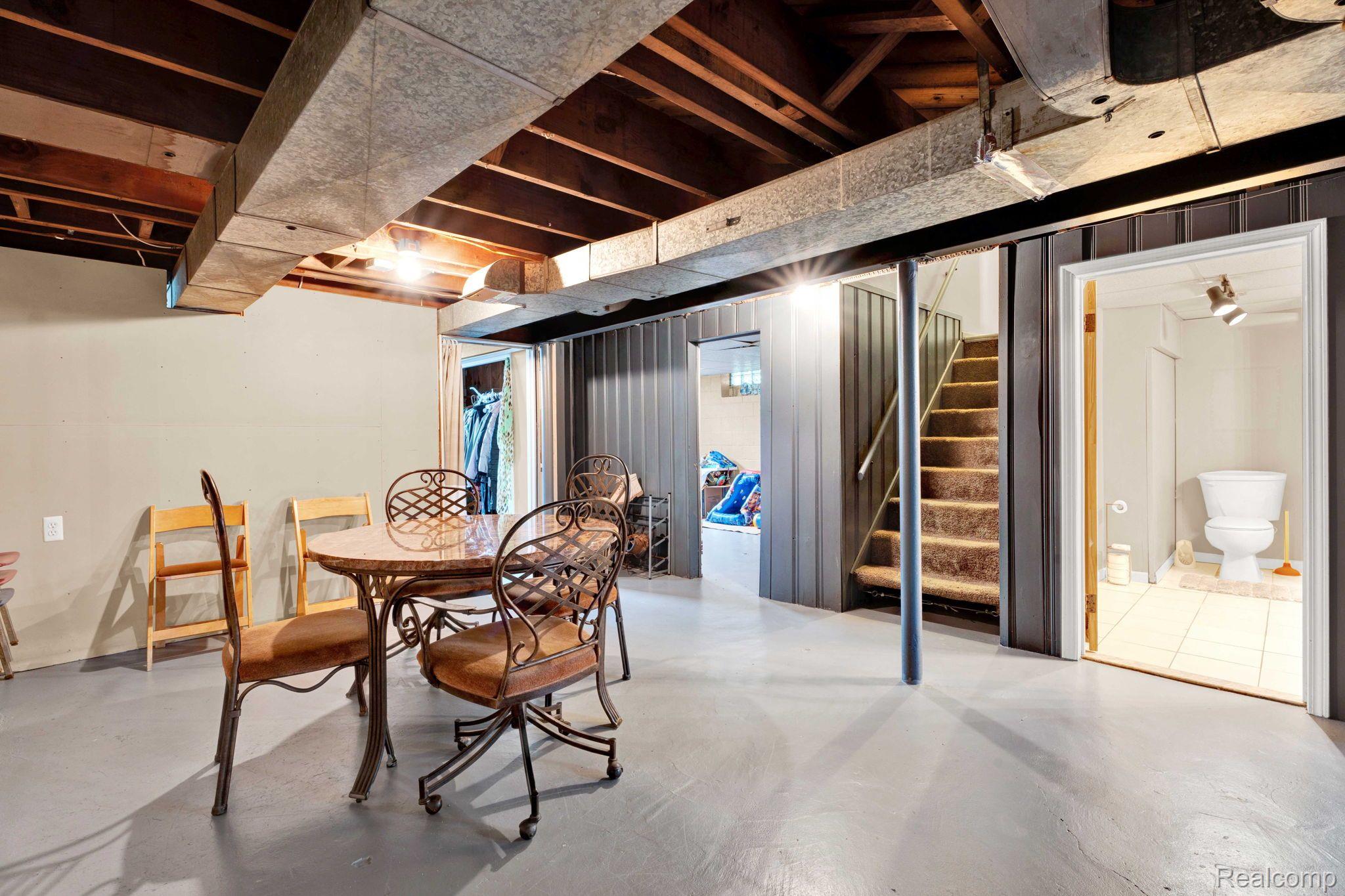 20075 Roscommon Street