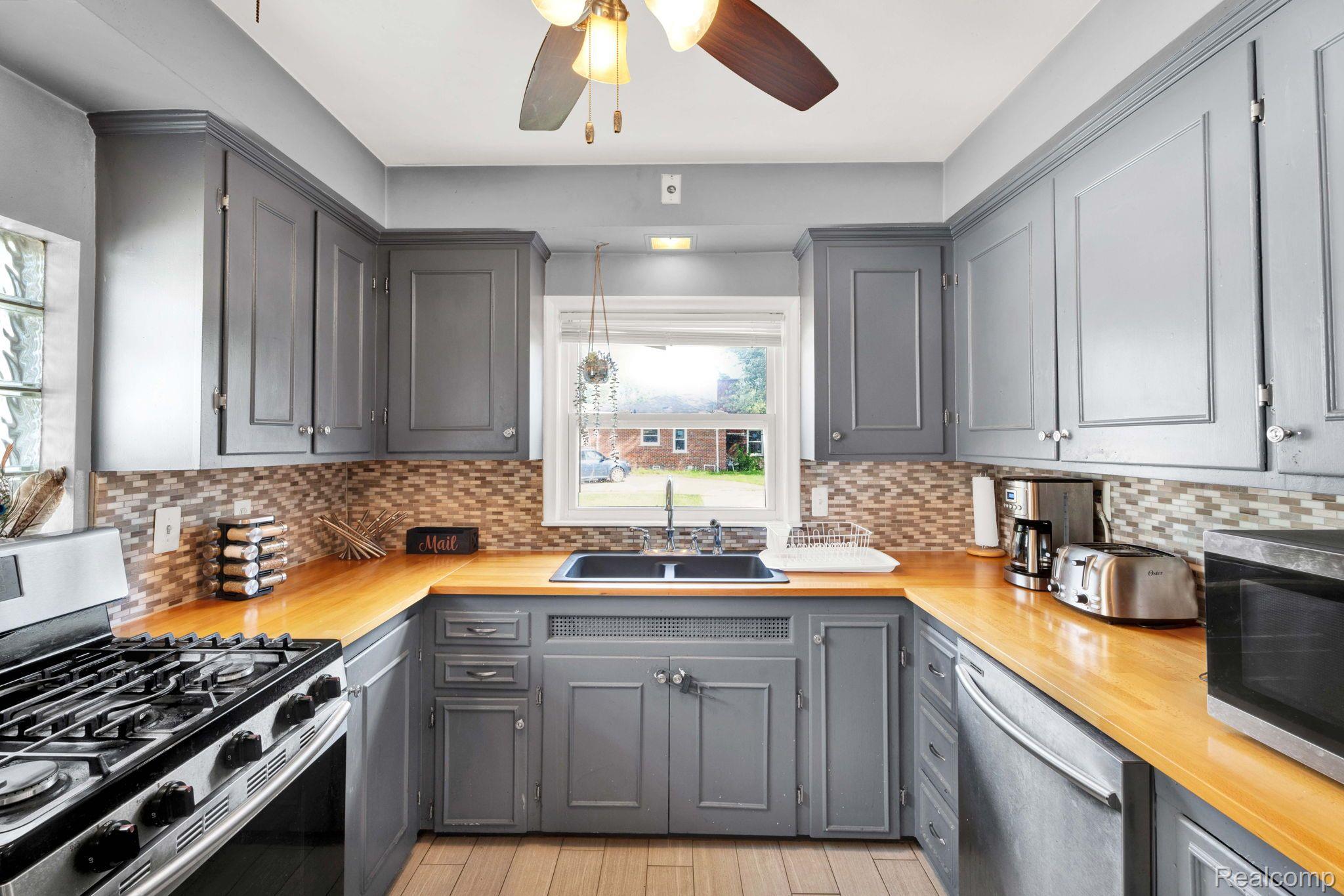 20075 Roscommon Street