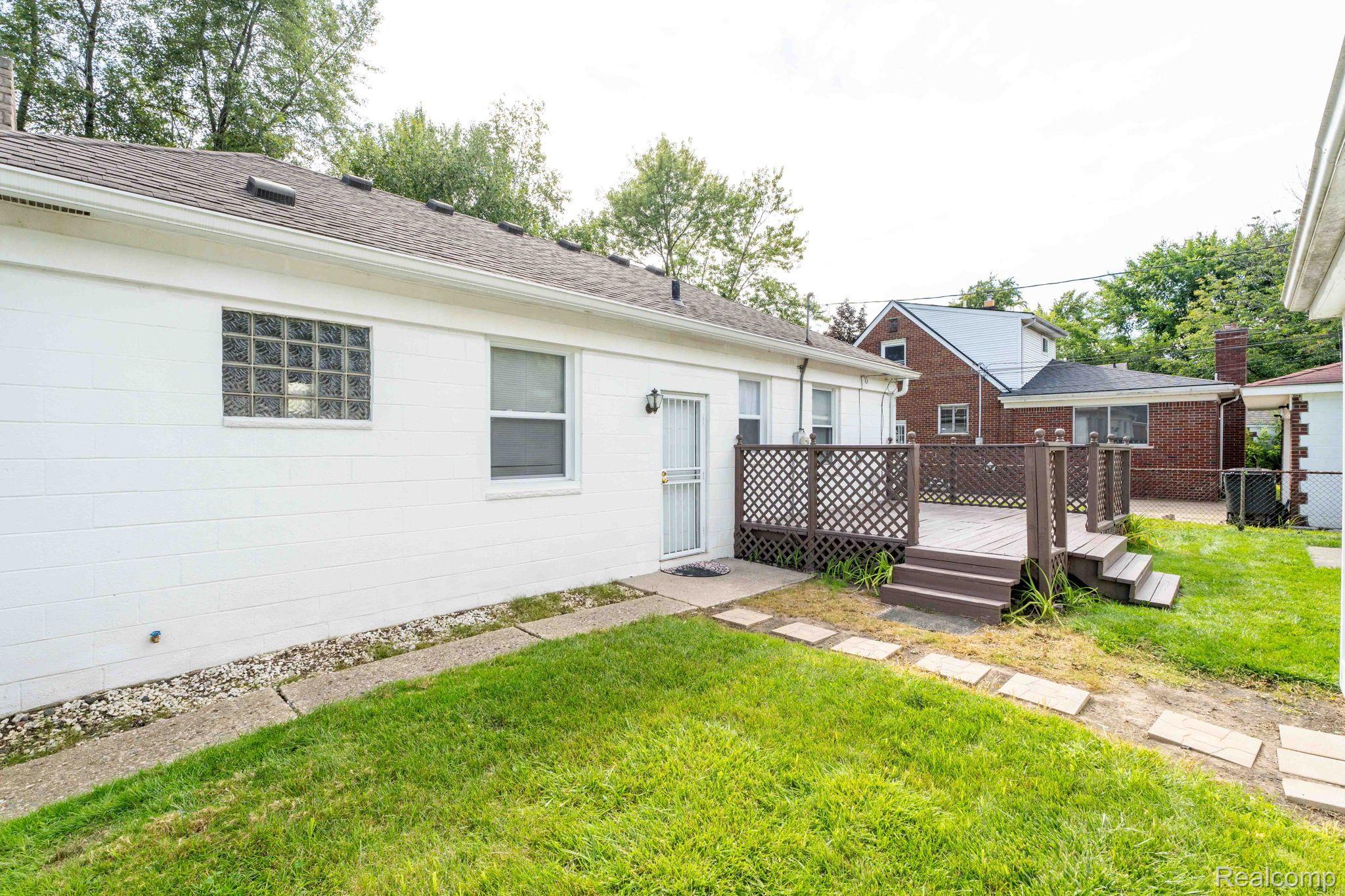 20075 Roscommon Street