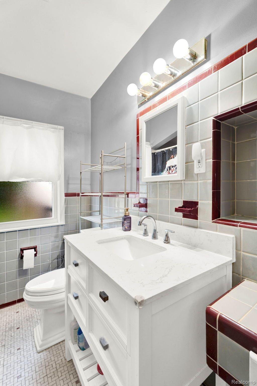 20075 Roscommon Street