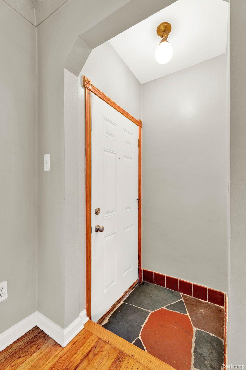 20075 Roscommon Street