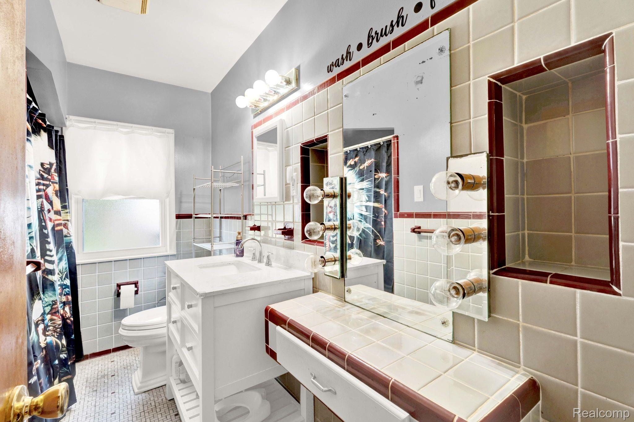 20075 Roscommon Street