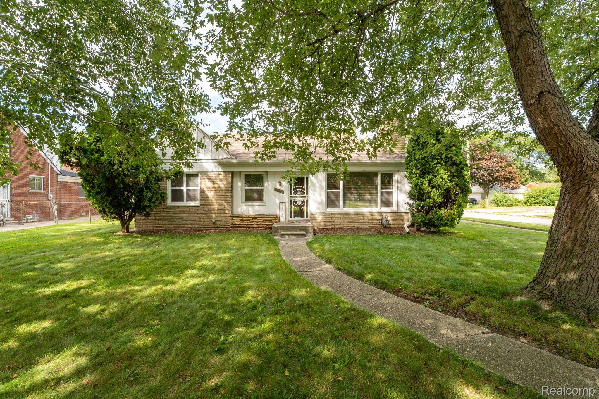 20075 Roscommon Street