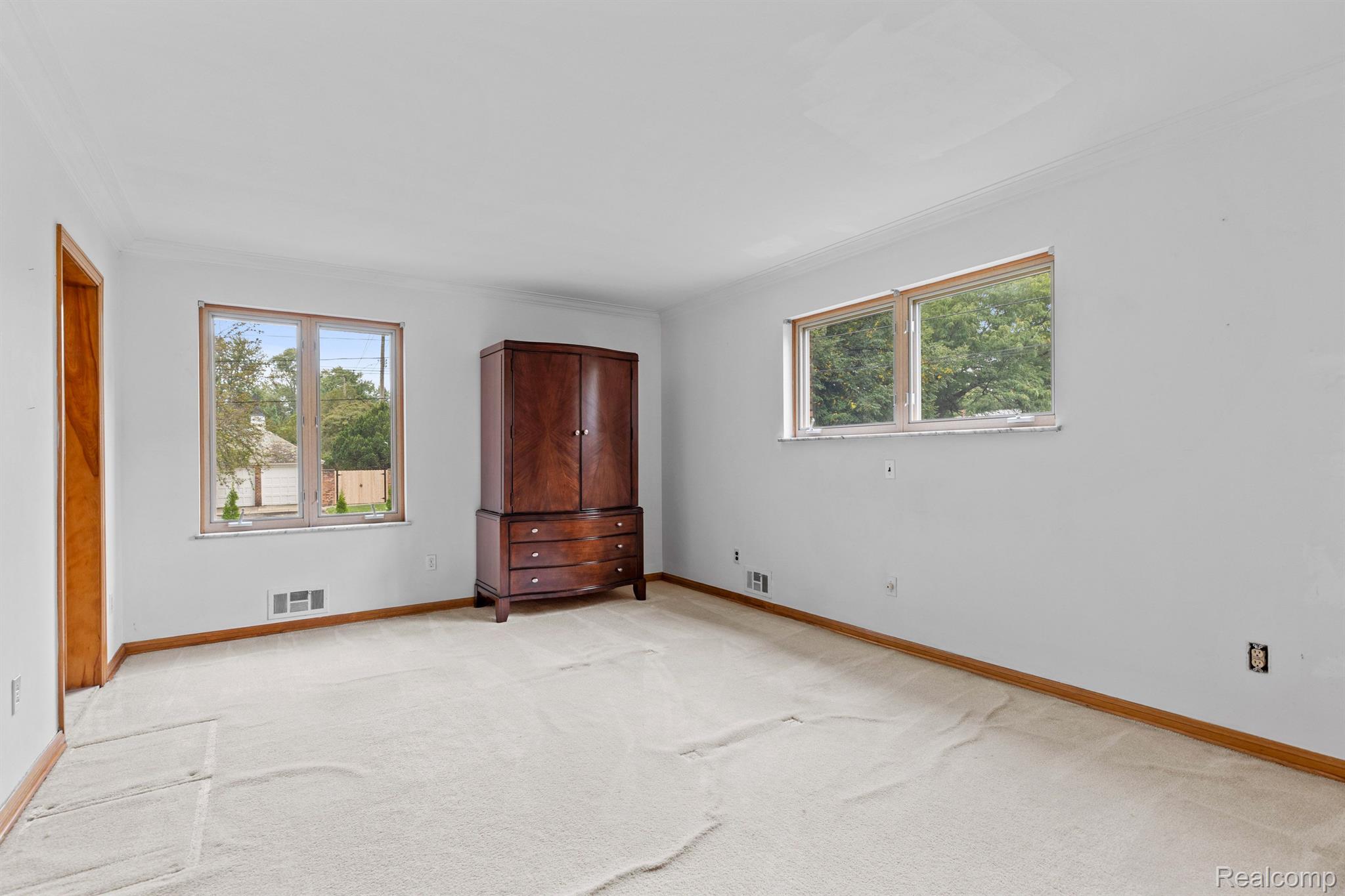 195 Kercheval Avenue