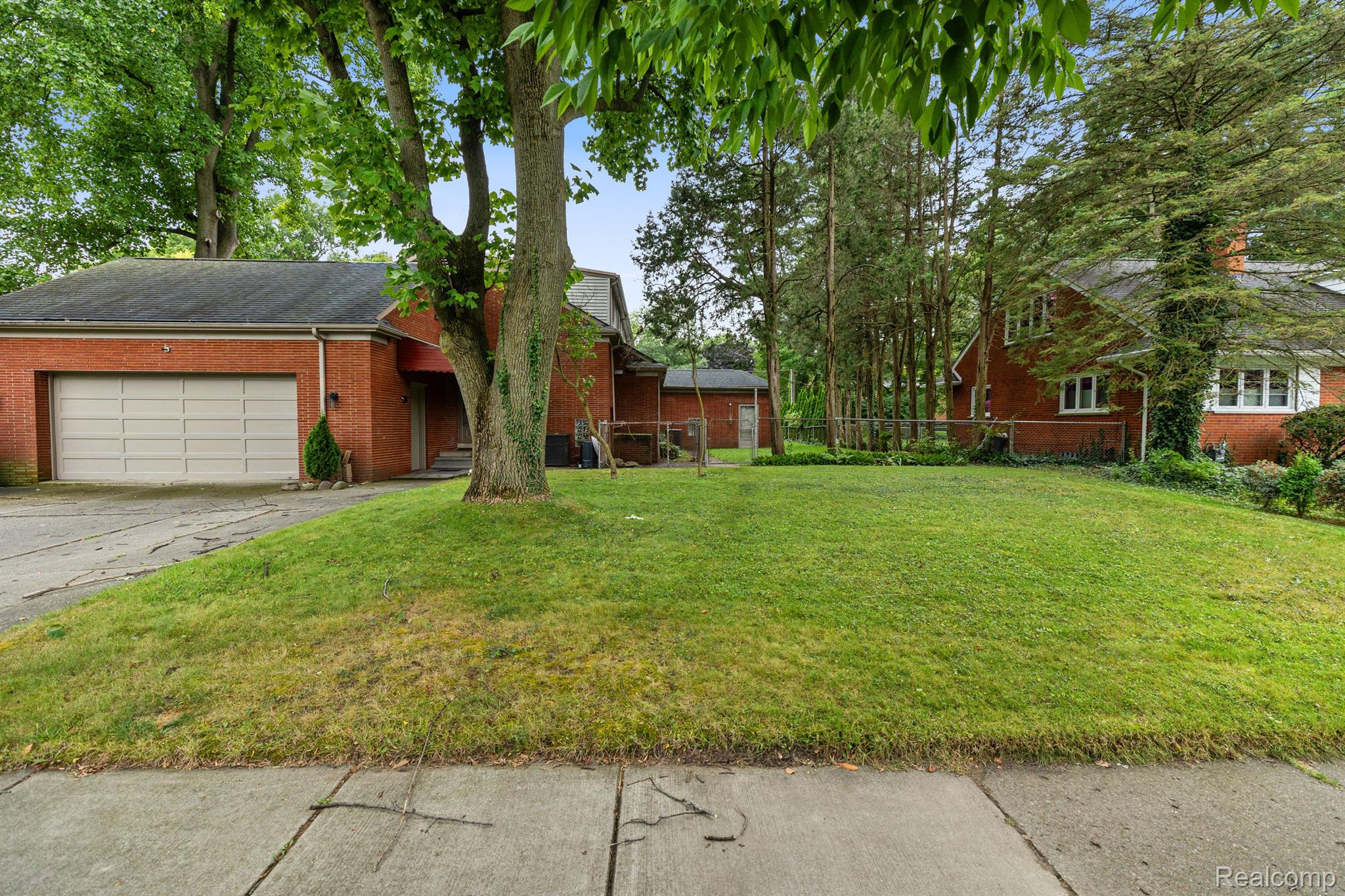 195 Kercheval Avenue