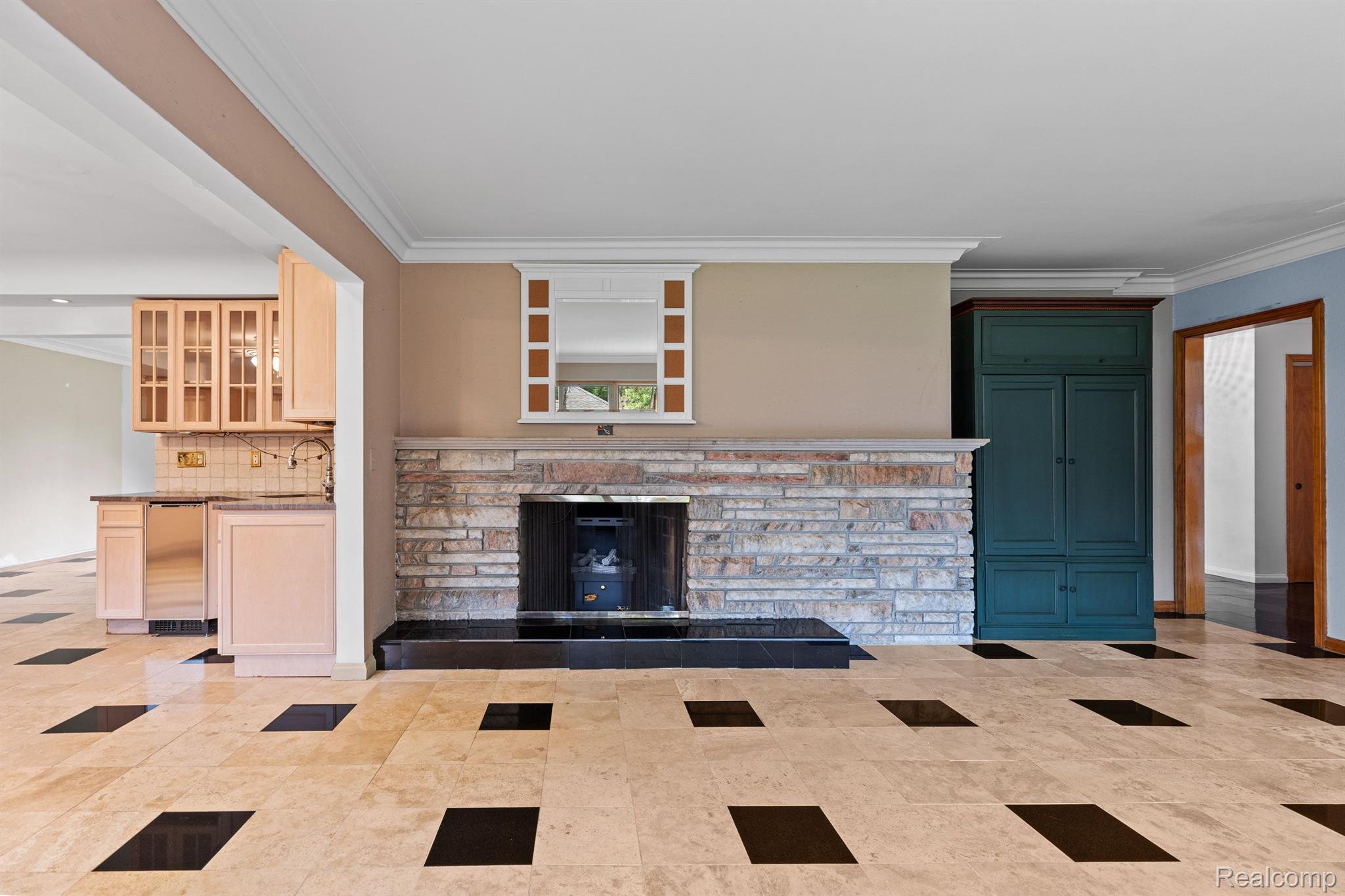 195 Kercheval Avenue