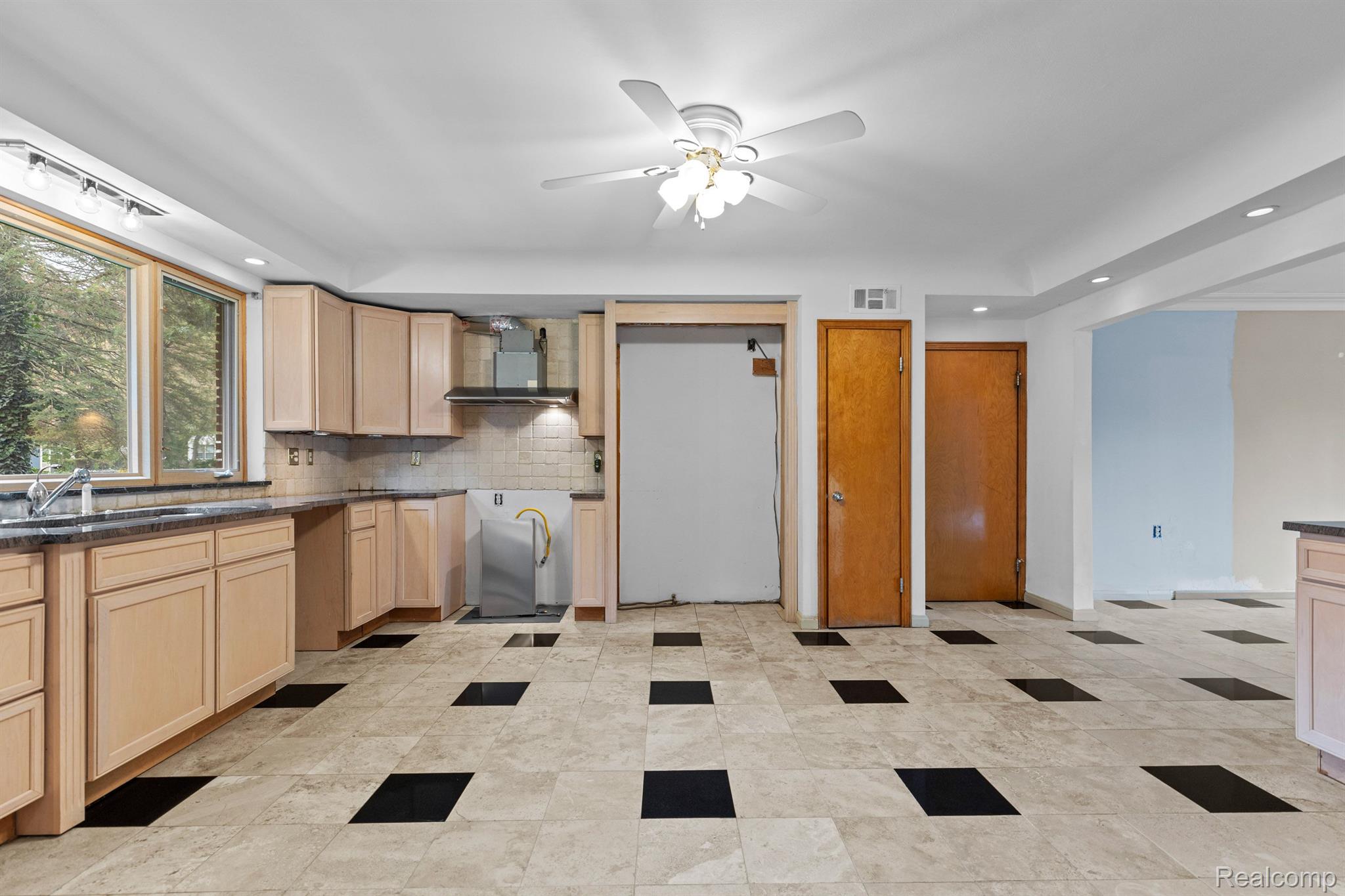 195 Kercheval Avenue