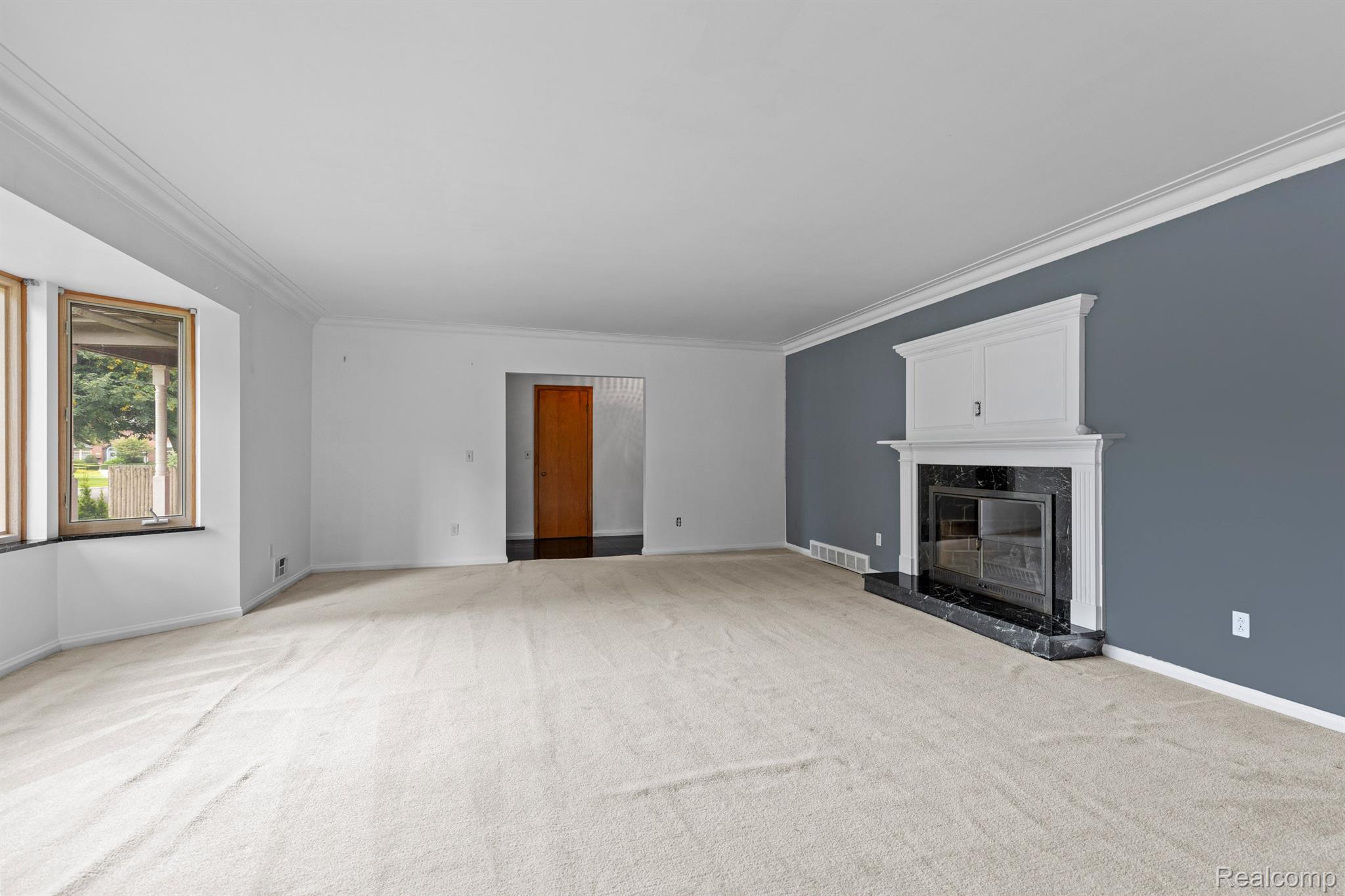 195 Kercheval Avenue